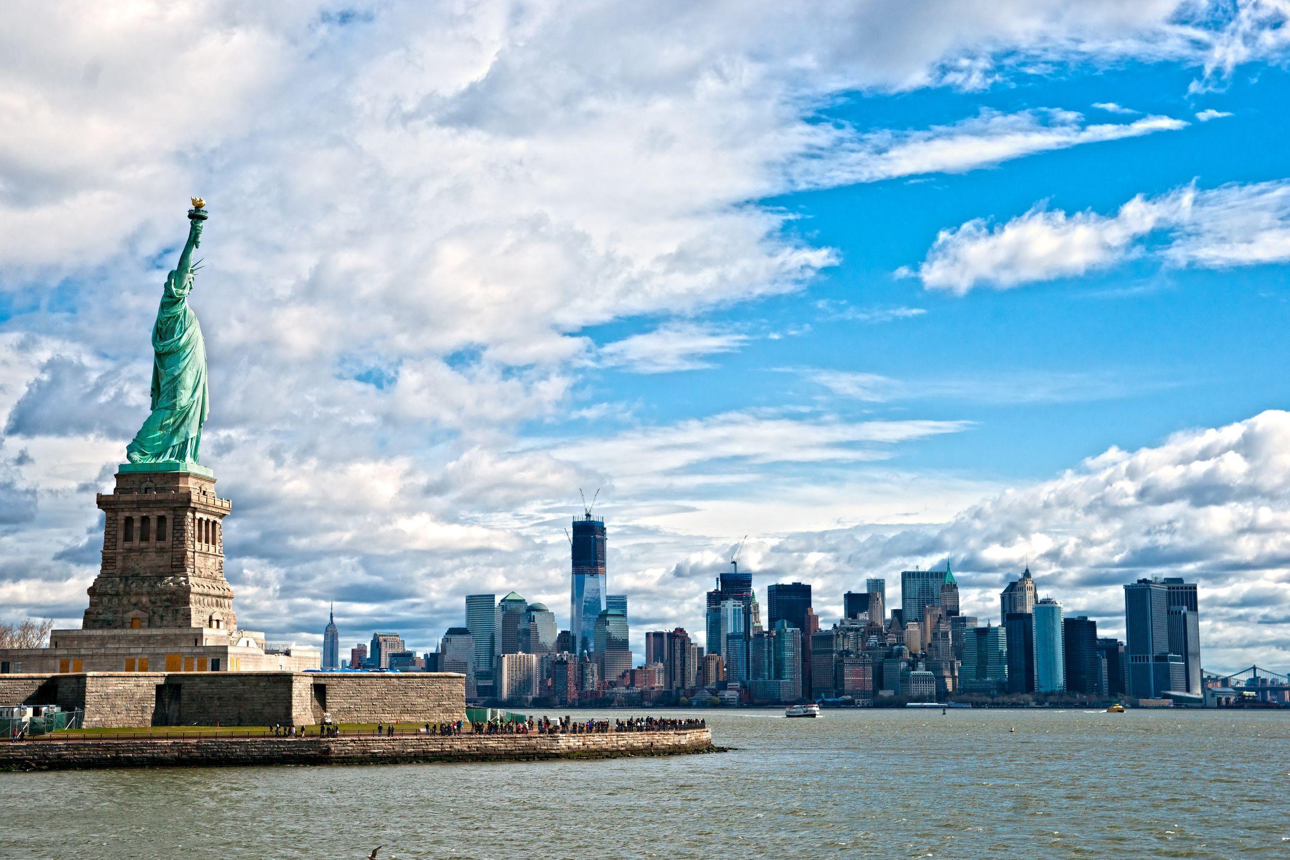 2508x1672 of the world's most impressive skylines
