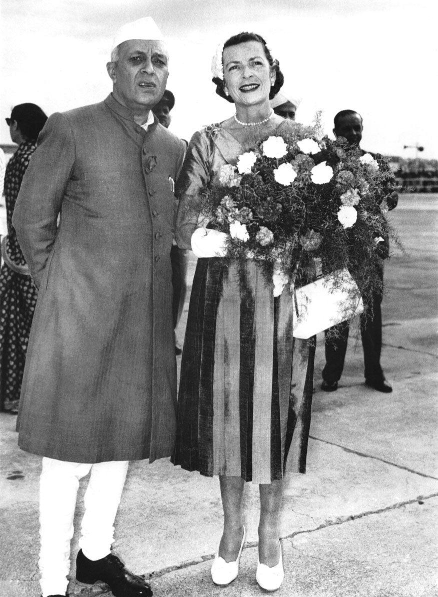 875x1194 Rare Photo of First Prime Minister of India Jawaharlal Nehru