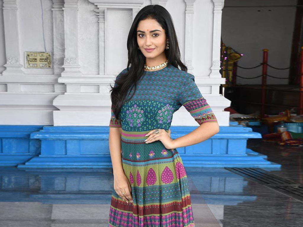 1024x768 Tridha Chaudhary HQ Wallpaper. Tridha Chaudhary Wallpaper