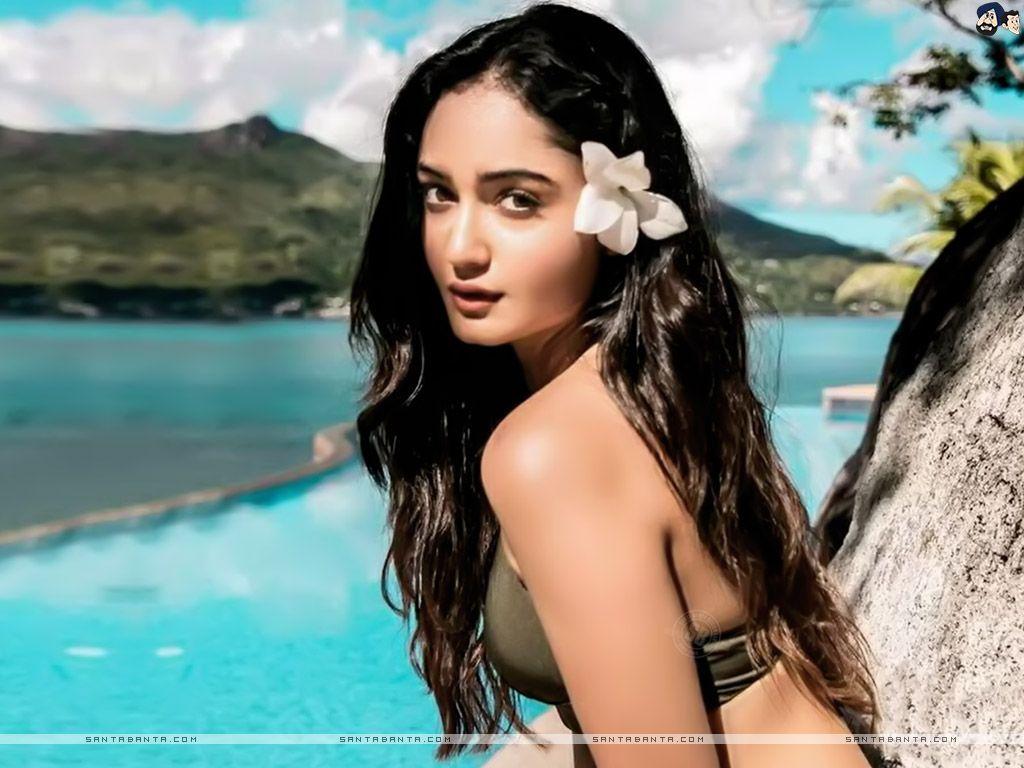 1024x768 Hot Bollywood Heroines & Actresses HD Wallpaper I Indian Models, Girls Image & Photo