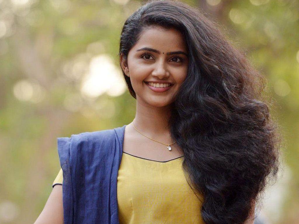 1024x768 Anupama parameswaran Hottest Picture And HD Wallpaper