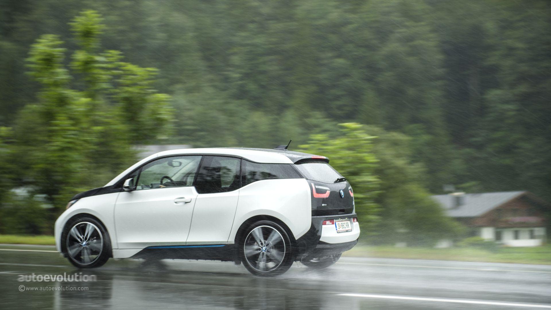 Serene Bmw I3 Hatchback Capture for Your Screen Serene Bmw I3 Hatchback Capture for Your Screen