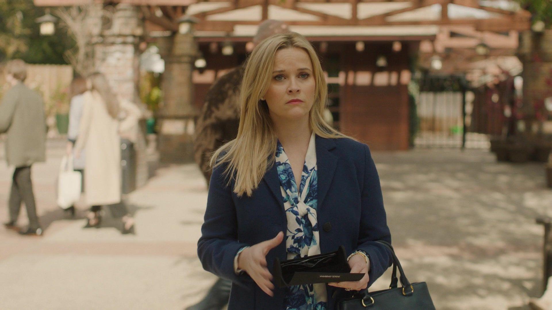 1920x1080 Dolce & Gabbana Wallet Held by Reese Witherspoon in Big Little Lies