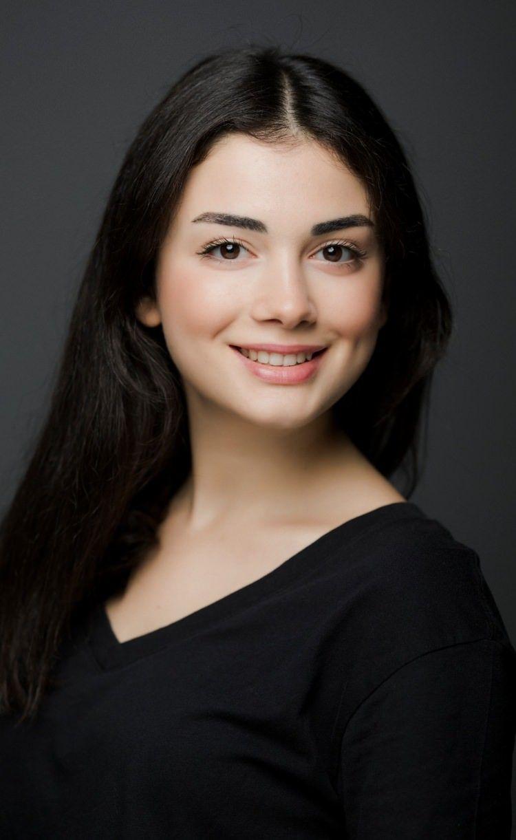 750x1221 Özge Yağız Wallpaper