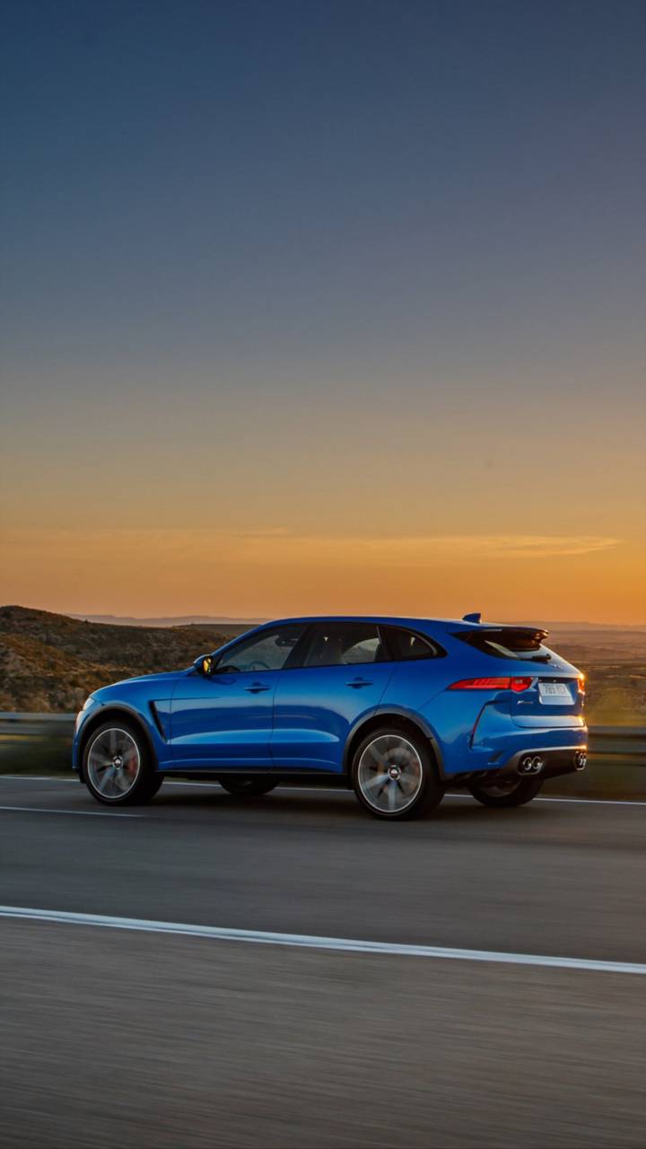 Jaguar f Pace ночью