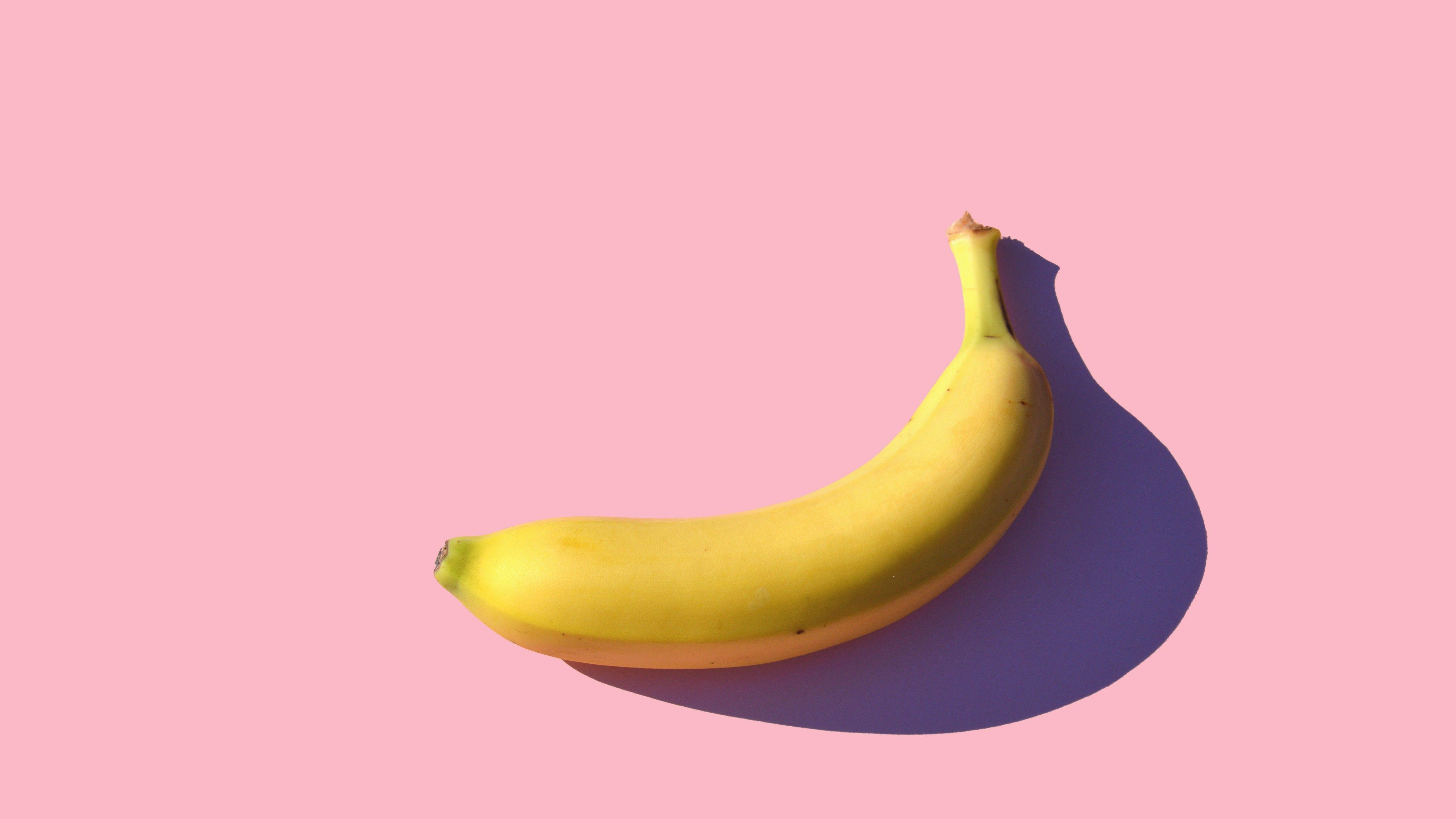 5120x2880 Banana Fruit Background Wallpaper