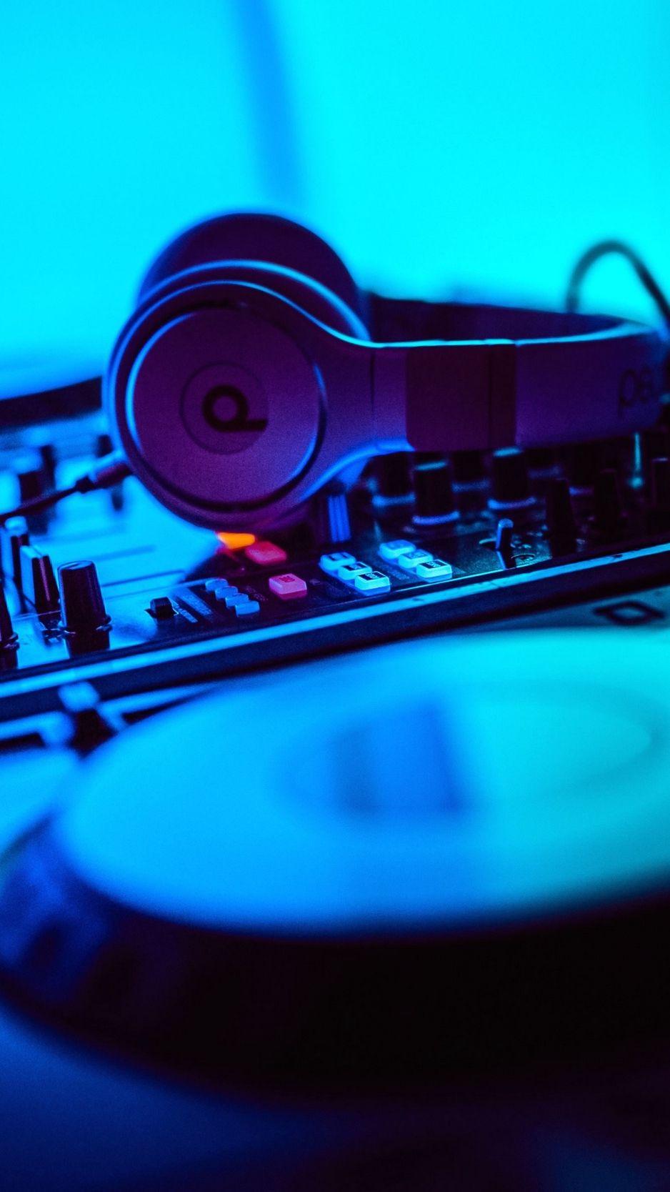 938x1668 Free download Download wallpaper 938x1668 dj headphones installation [938x1668] for your Desktop, Mobile & Tablet. Explore iPhone Player 2020 Wallpaper. iPhone Player 2020 Wallpaper, 2020 iPhone Wallpaper, Player Background