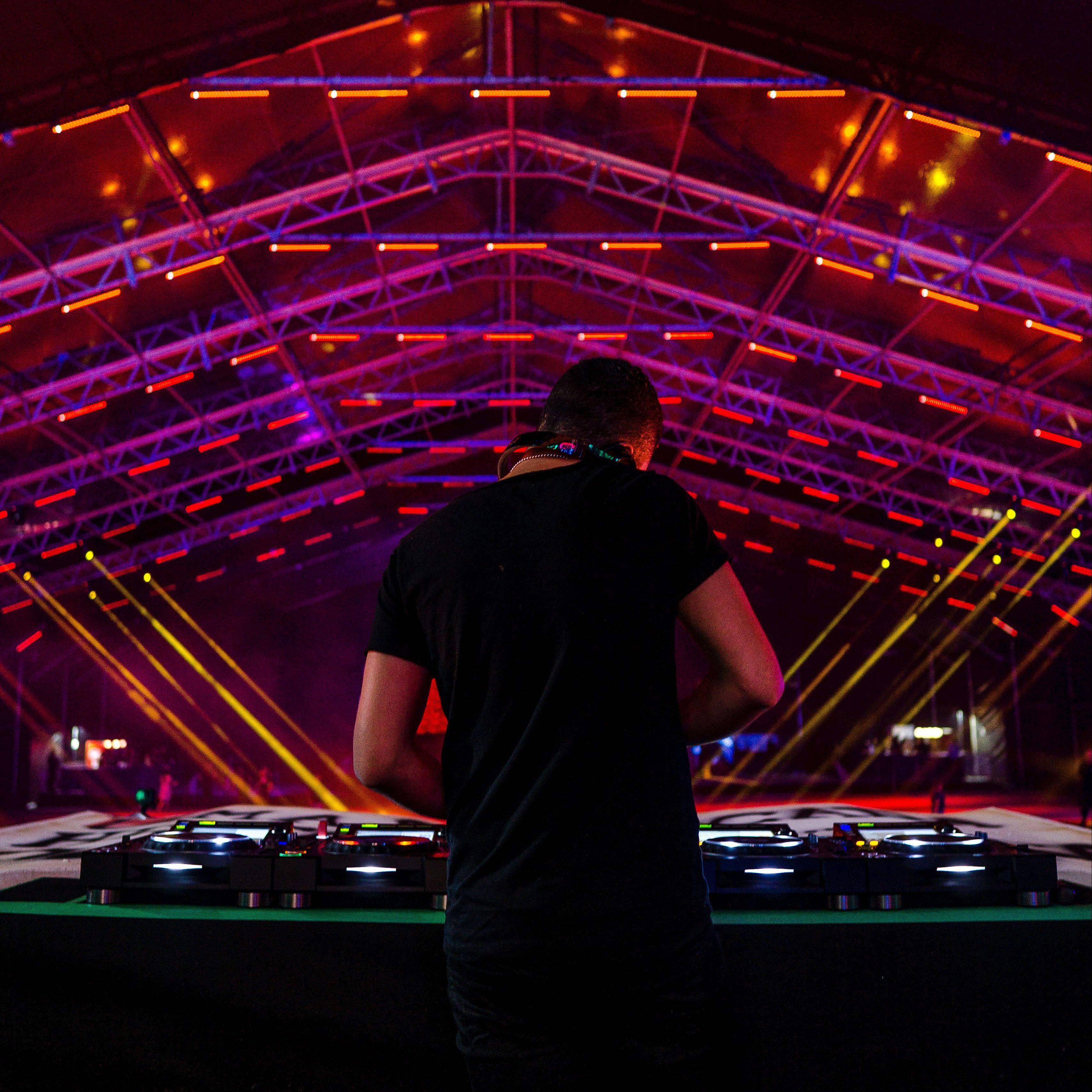 3415x3415 Download wallpaper 3415x3415 dj, headphones, mixer, club, spotlights, lighting ipad pro 12.9 retina for parallax HD background