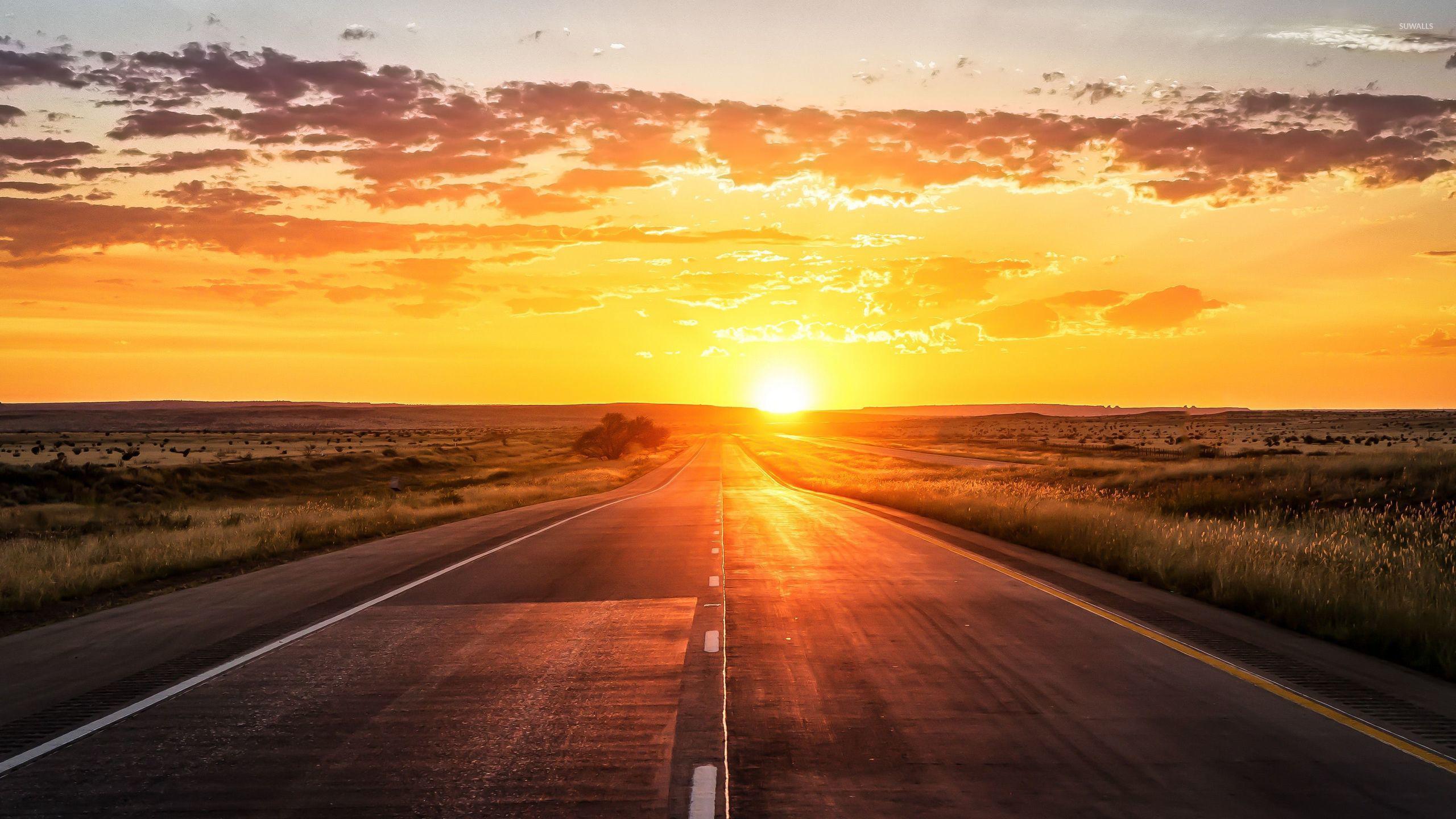 2560x1440 Asphalt road and beautiful sky landscape at sunset