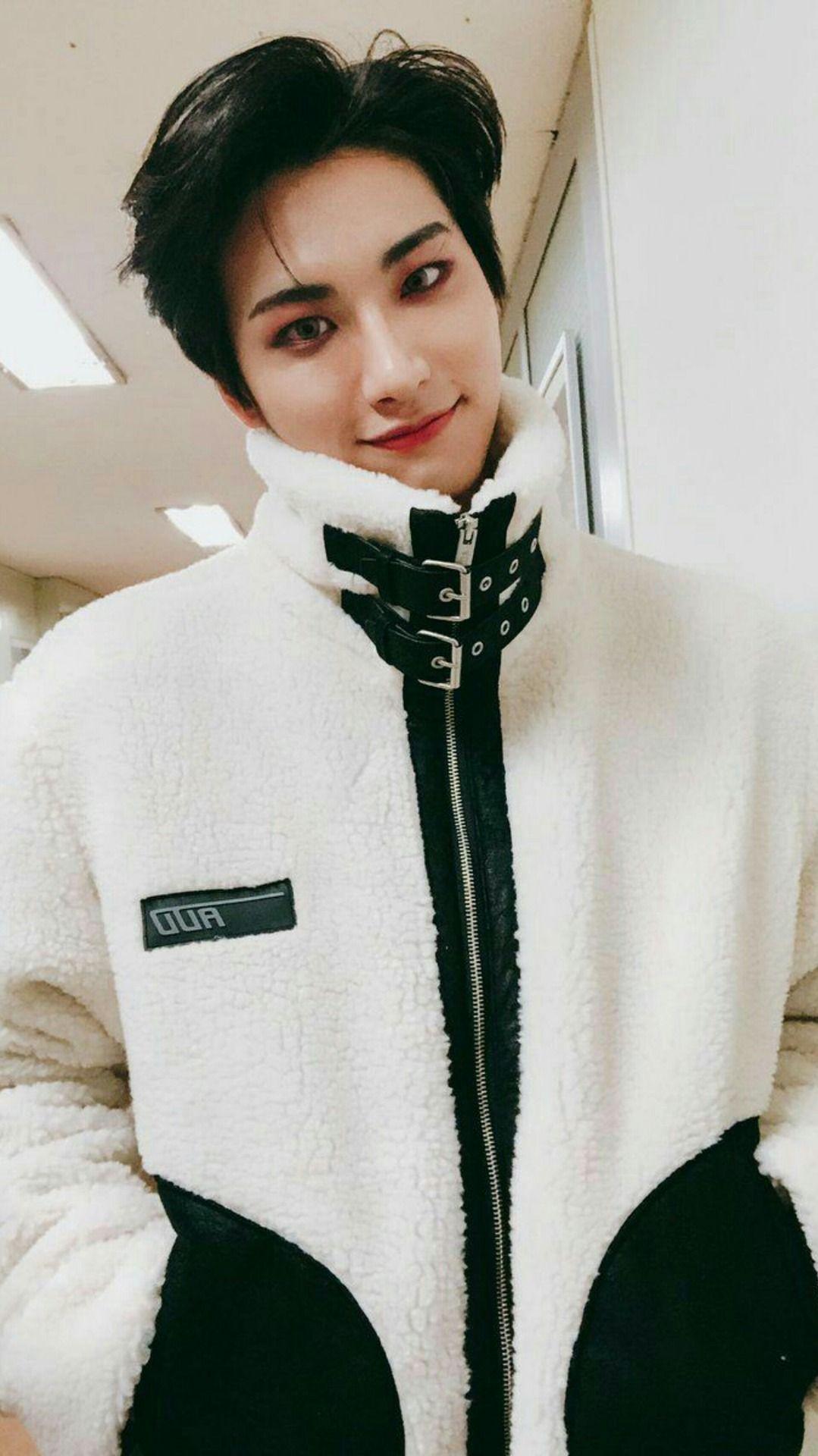1079x1920 seonghwa lockscreens