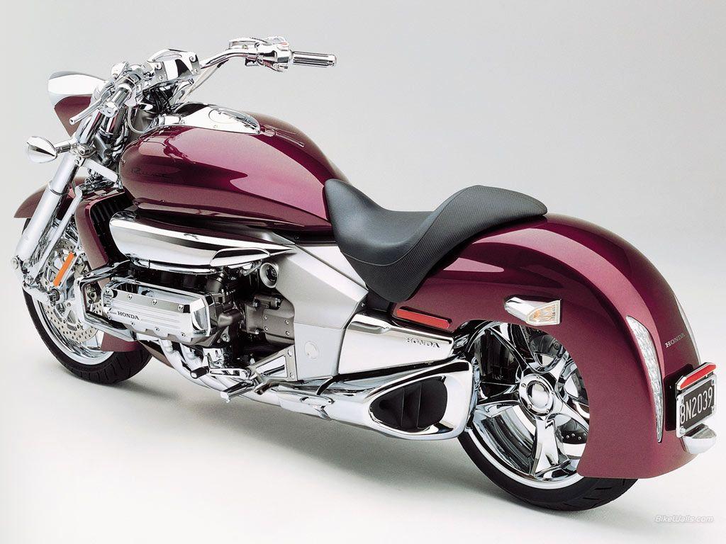 1024x768 Kawasaki Vulcan VS Honda Valkyrie Rune