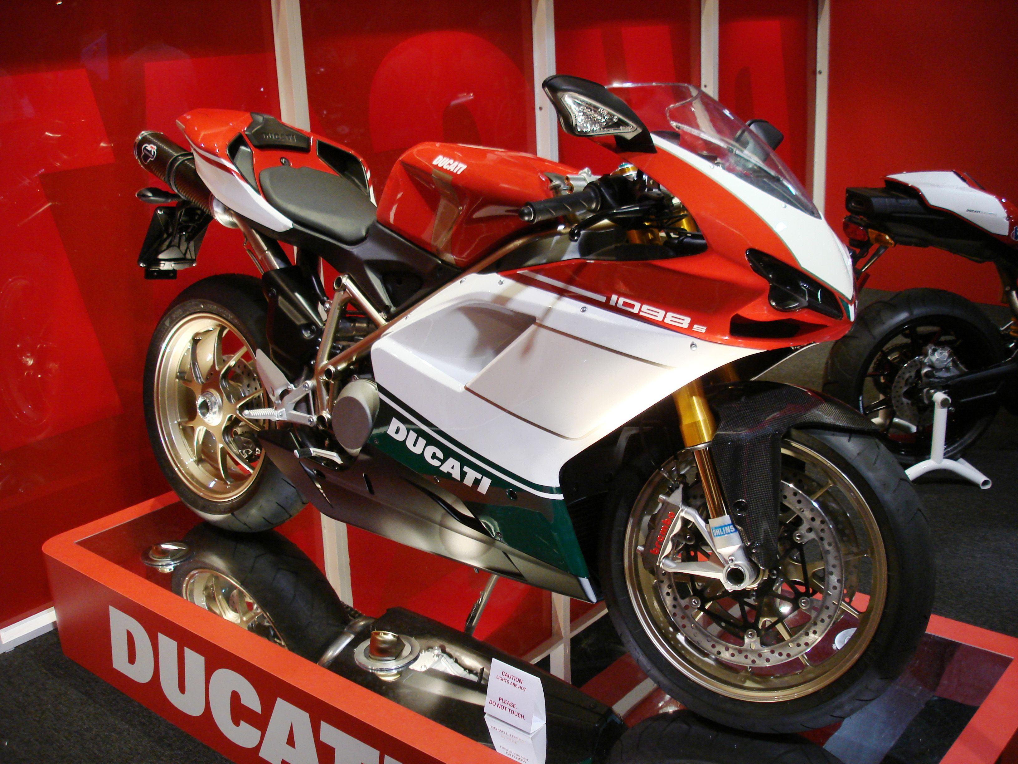 3264x2448 Full Motorcycle Wallpaper: The Ducati 1098 Wallpaper