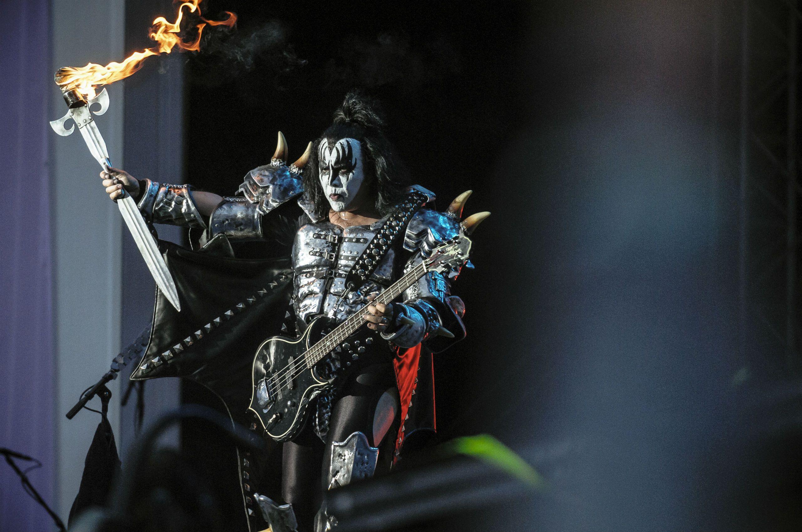 2560x1700 Kiss Heavy Metal Rock Kiss Band Show HD Wallpaper