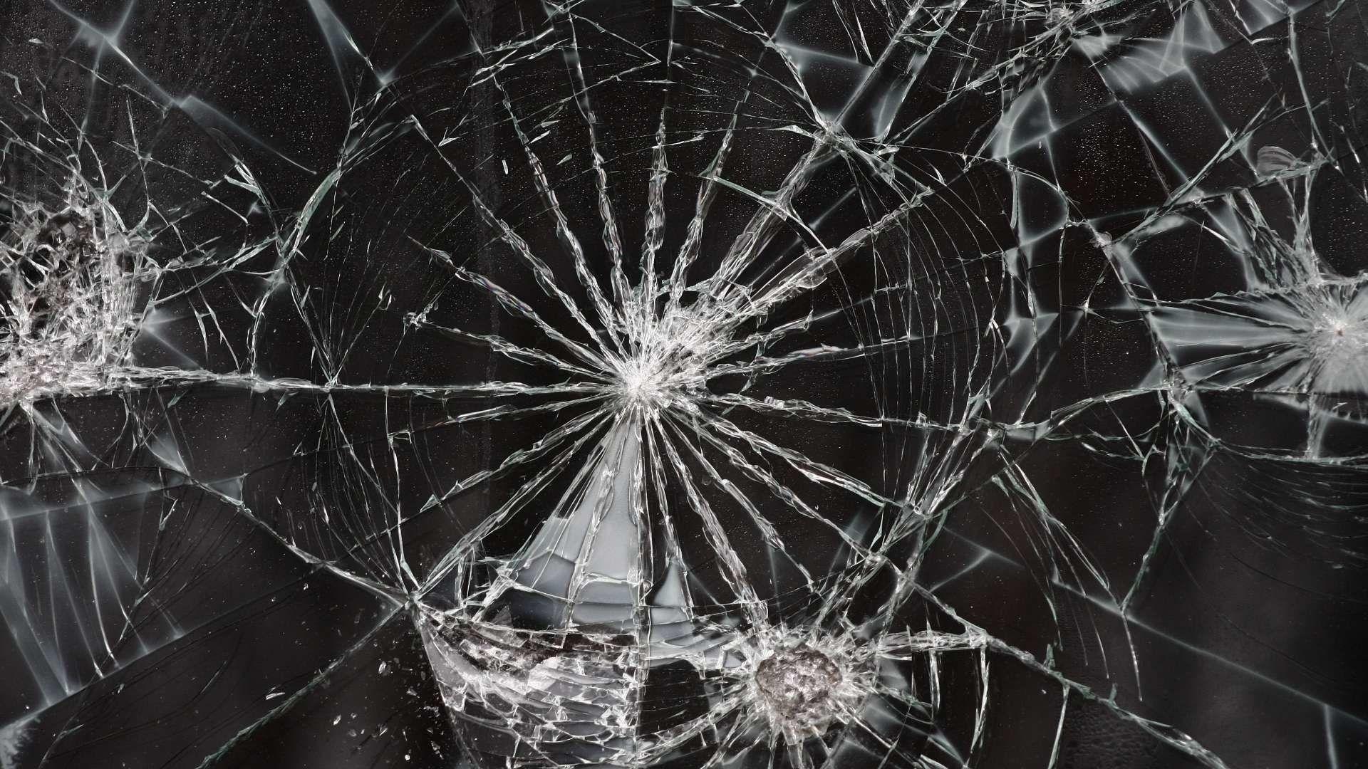 Hình nền HD 1920x1080 Cracked Screen