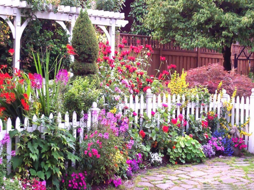 1080x810 Beautiful Flower Garden And Lawn Ideas Flowers Wallpaper 1080