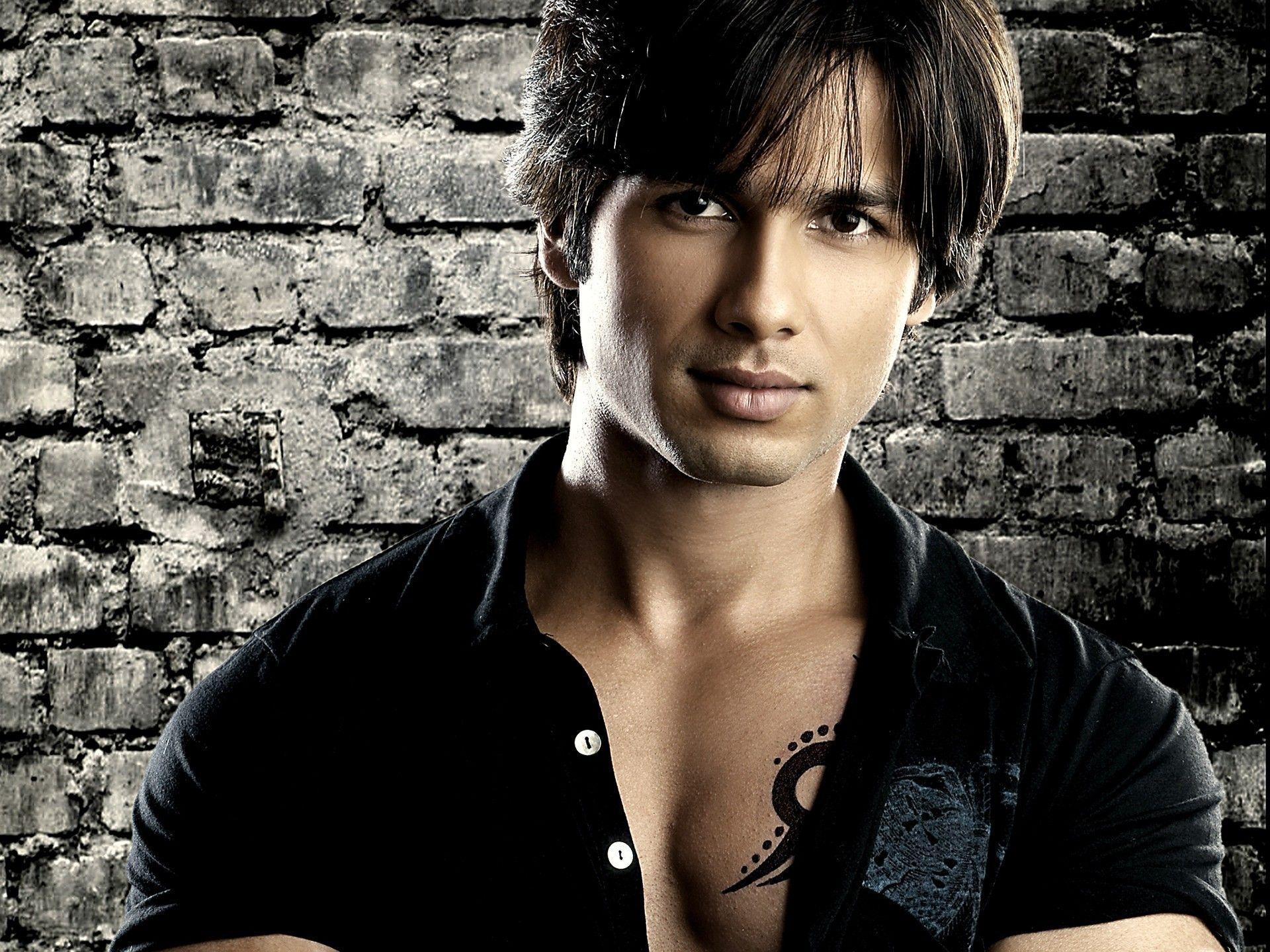 1920x1440 Indian Film Star Wallpaper