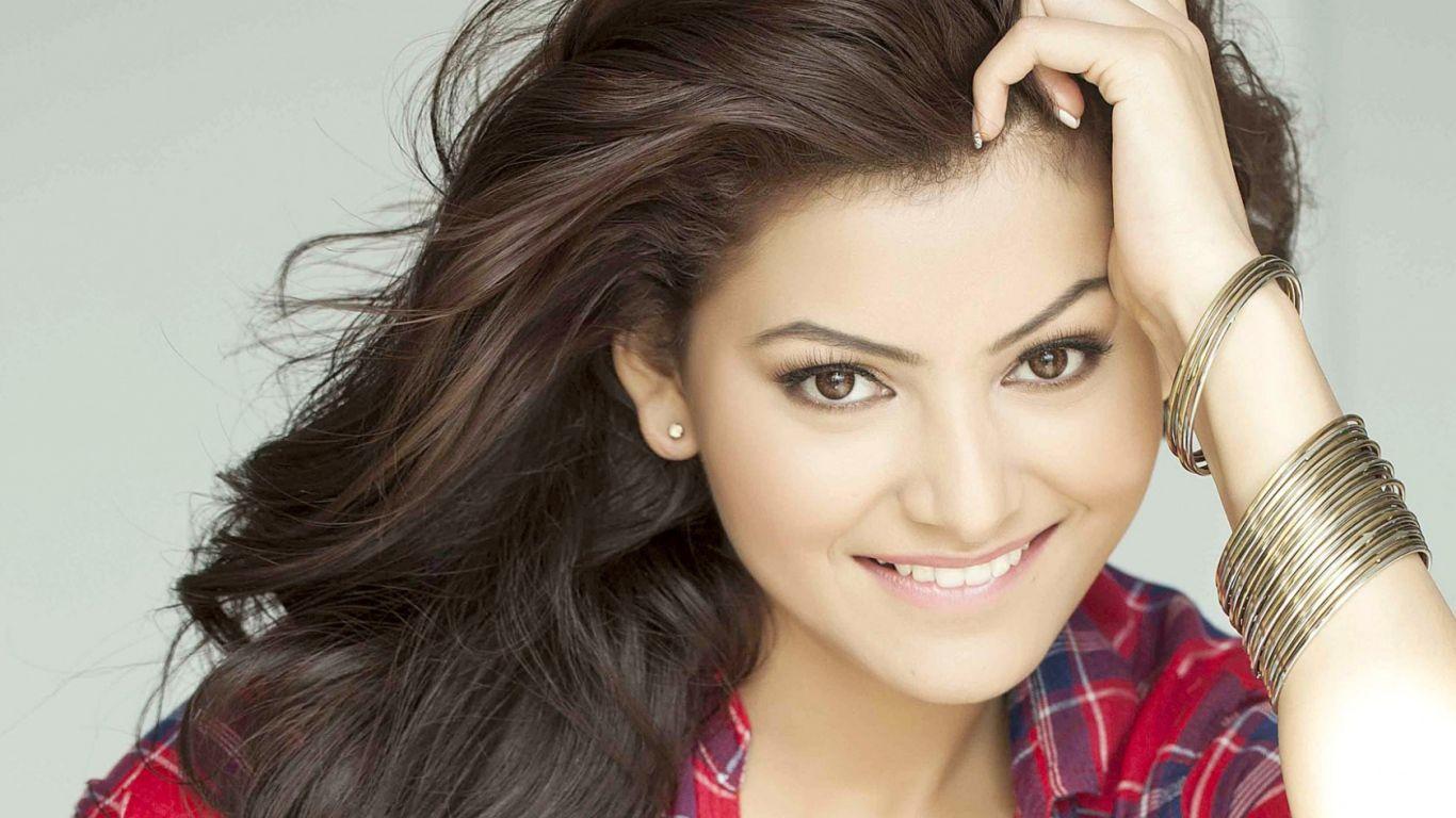 1366x768 Full HD Indian Actress Wallpaper