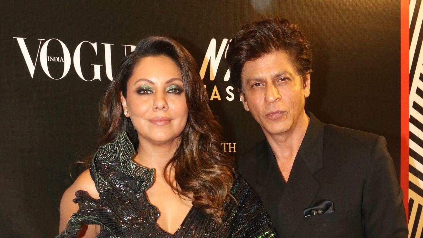 1366x768 Did you see the interesting element on Gauri Khan's black sari gown?