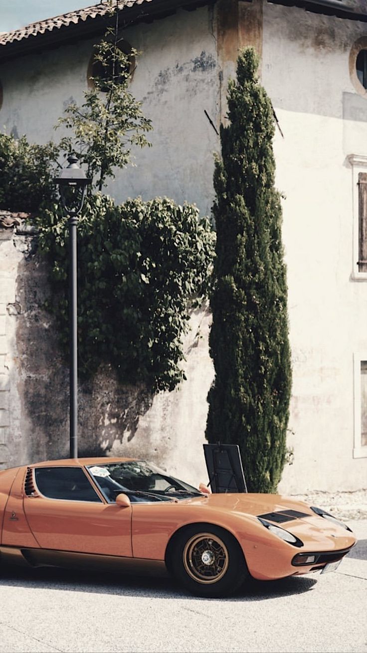 736x1308 Lamborghini Miura at home