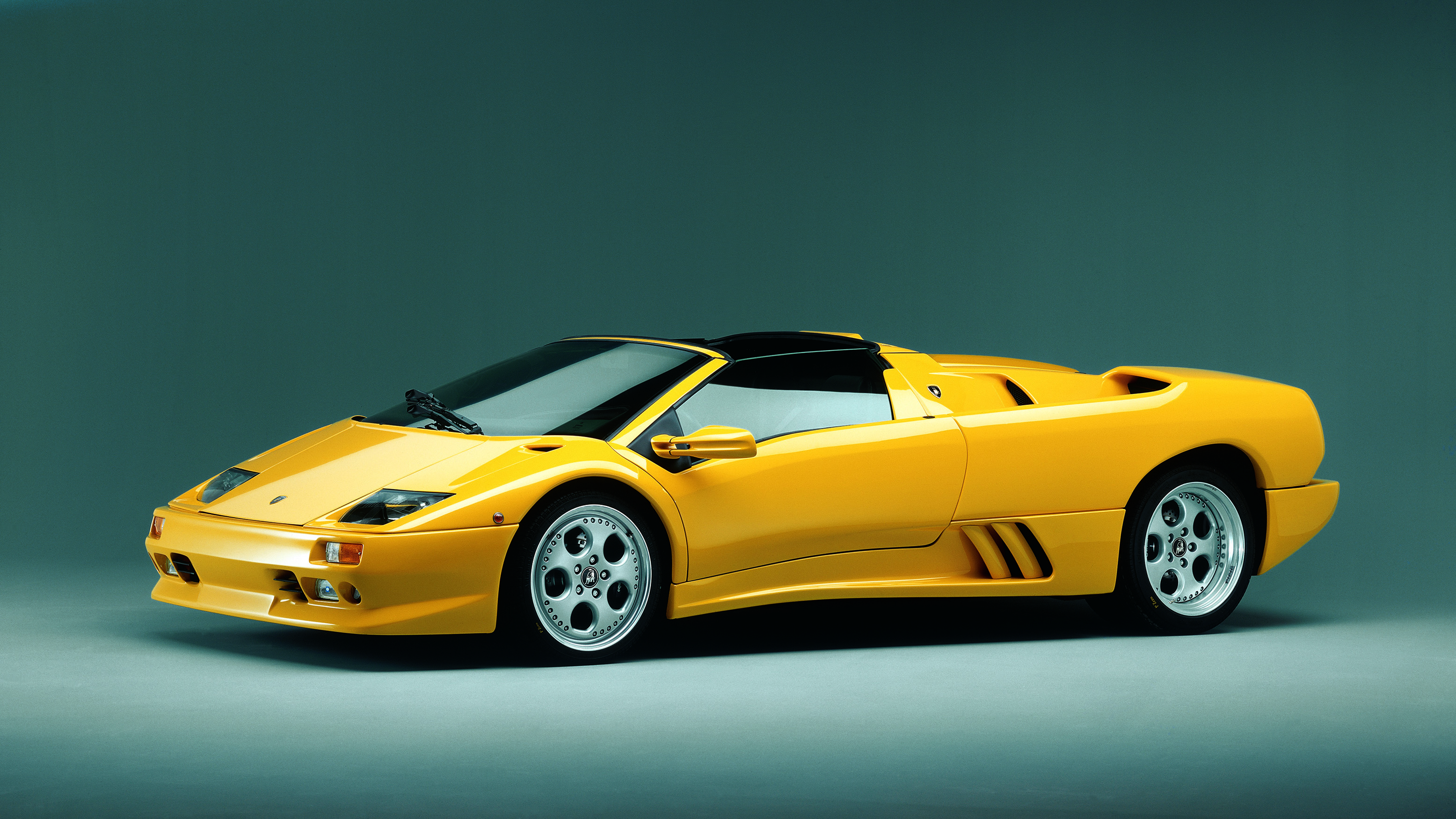 3112x1750 A brief history of drop top Lamborghinis