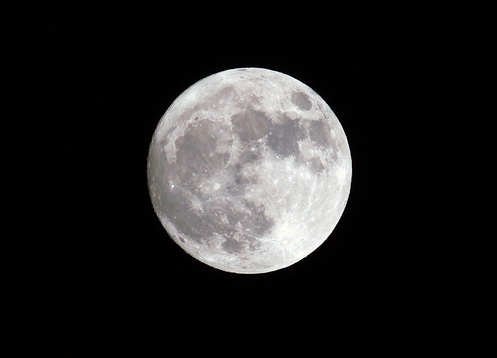 2000x1441 Tiny 'MoonWatcher' Satellite Will Beam Home Live Lunar Views