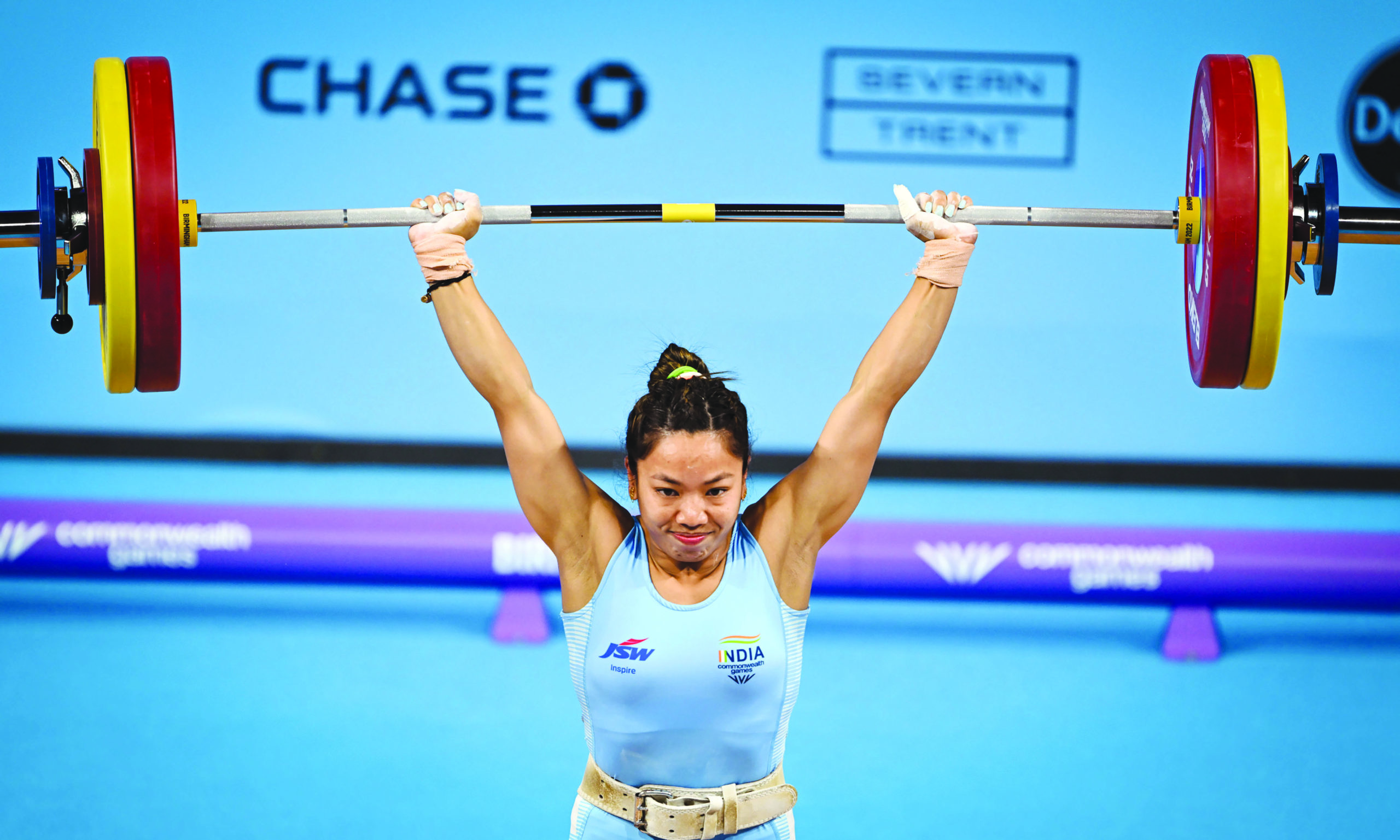 2560x1537 Mirabai Chanu Lifting Weights HD Wallpaper