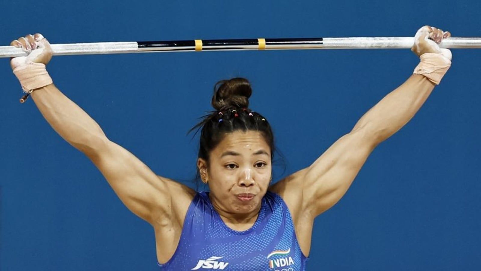 1600x900 Mirabai Chanu lifts 199kg, misses bronze