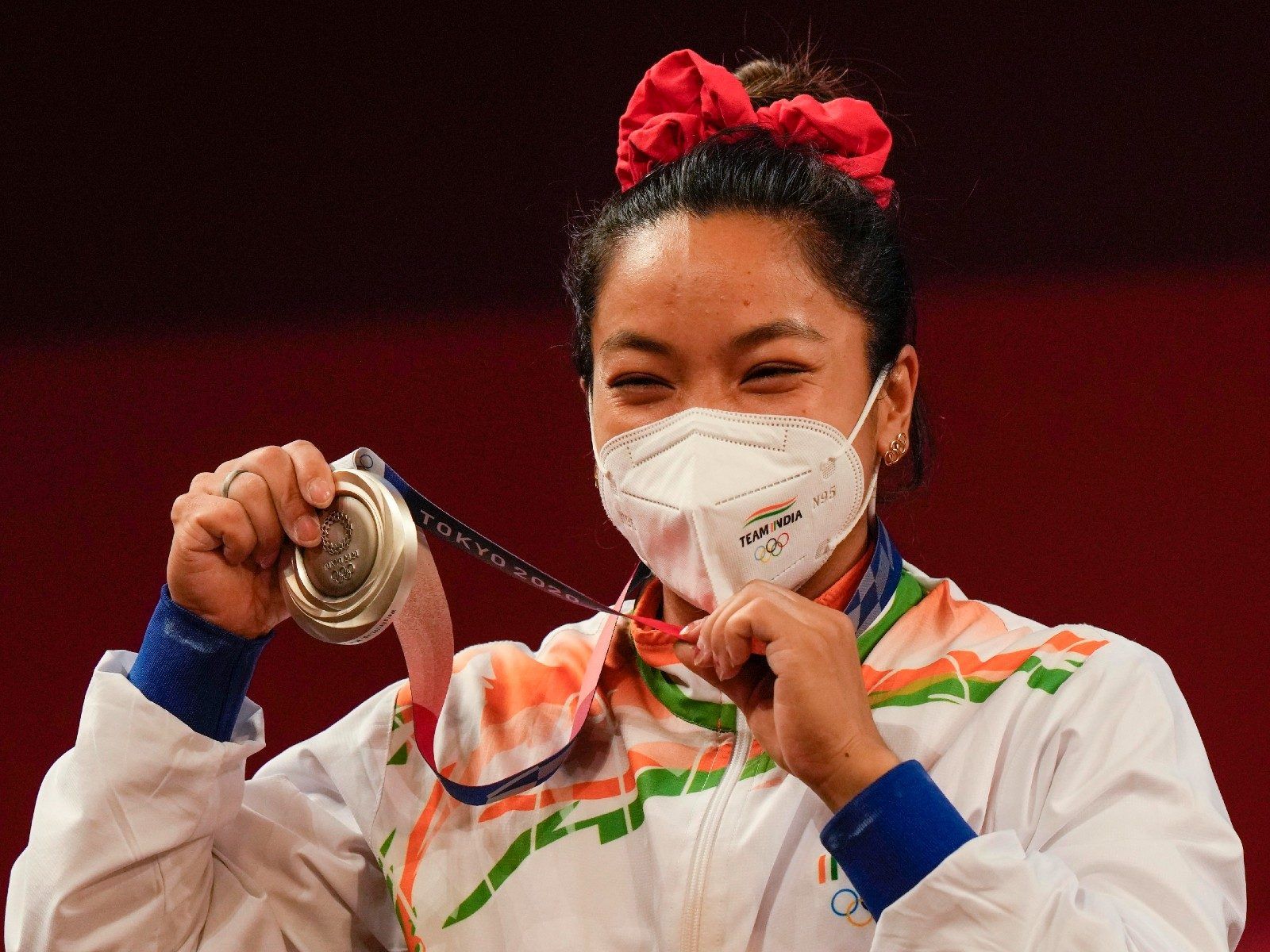 1600x1200 Mirabai Chanu Wins Historic Silver Medal in 49kg Weightlifting at Tokyo Olympics