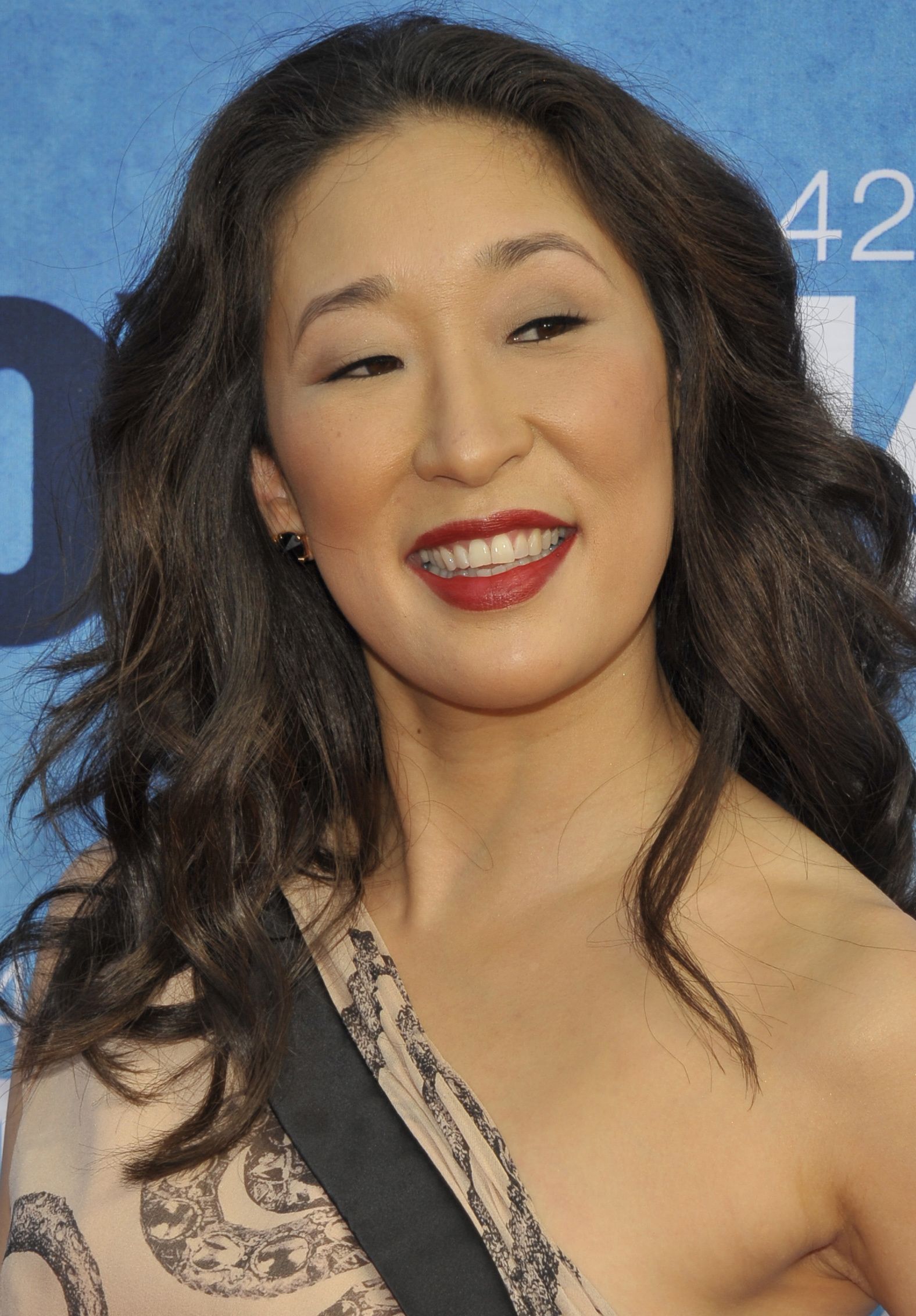 1576x2264 Sandra Oh Wallpaper