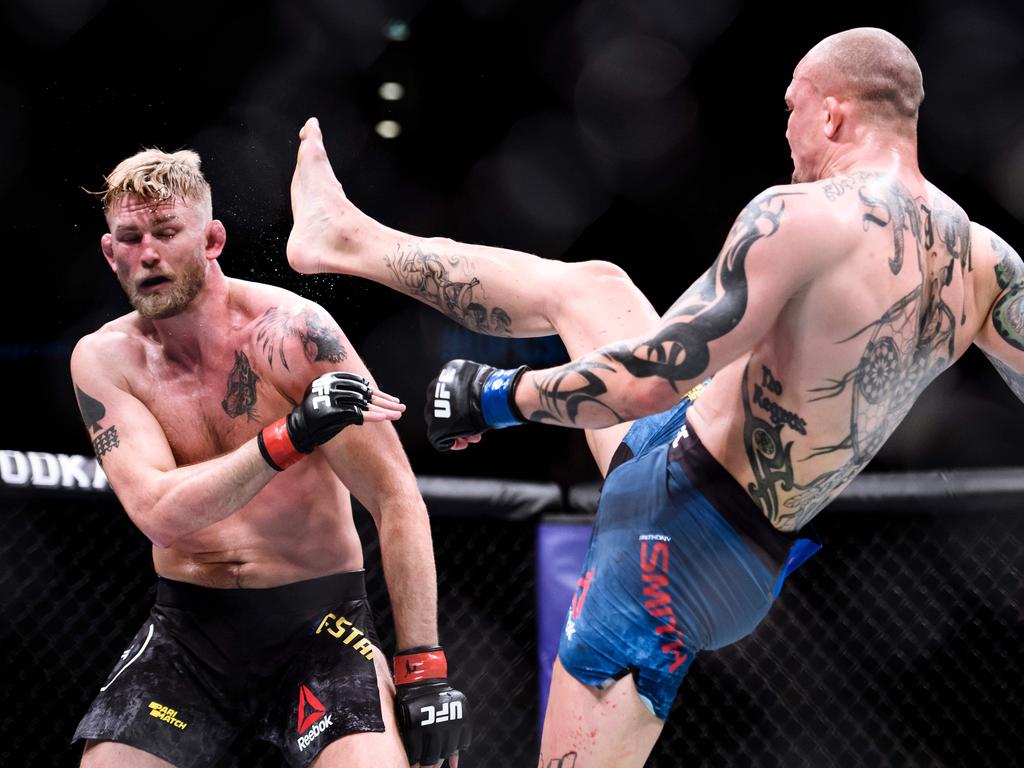 1024x768 UFC news: Anthony Smith describes home invasion, Ariel Helwani interview
