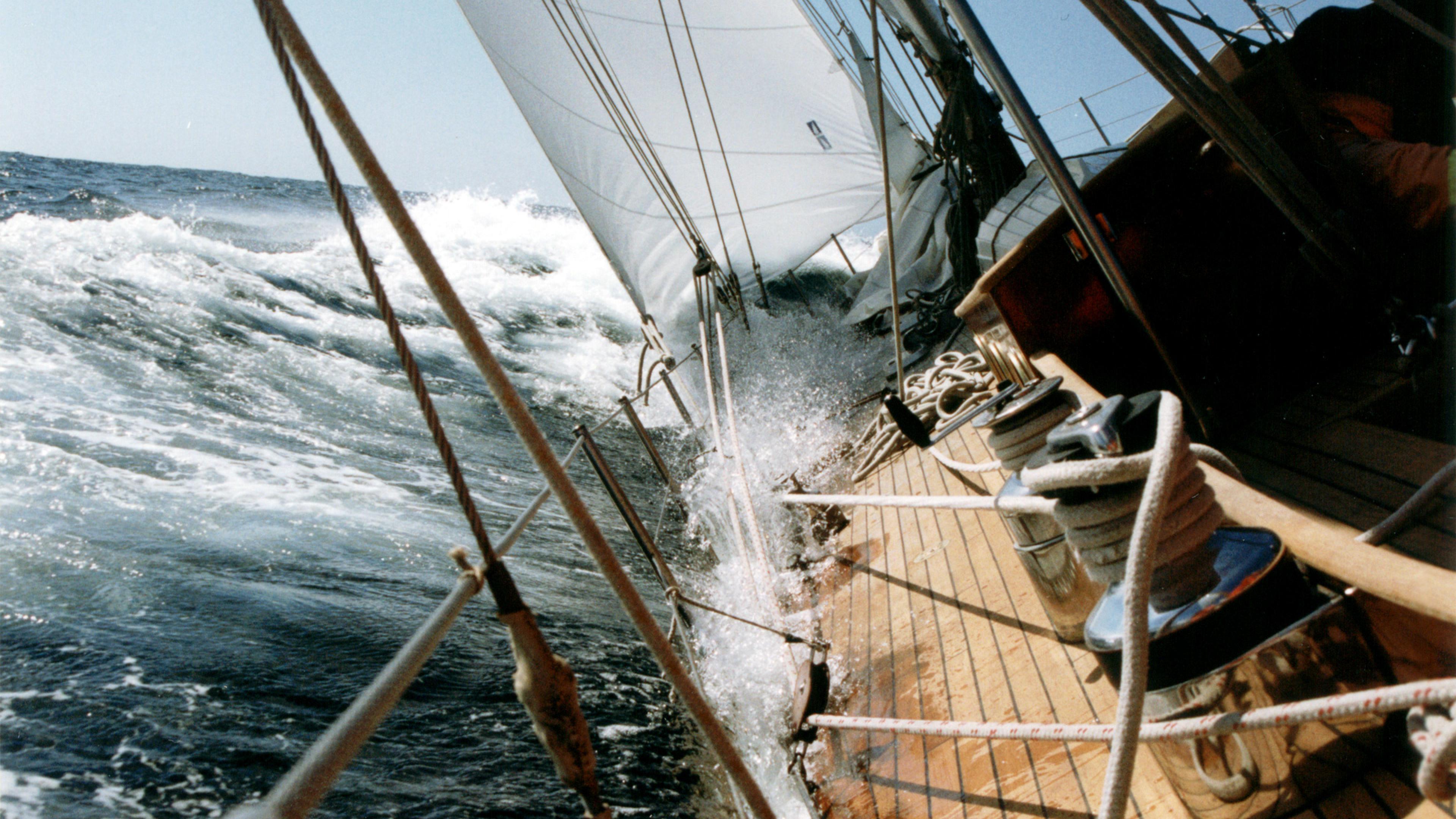 3840x2160 Sailing Wallpaper