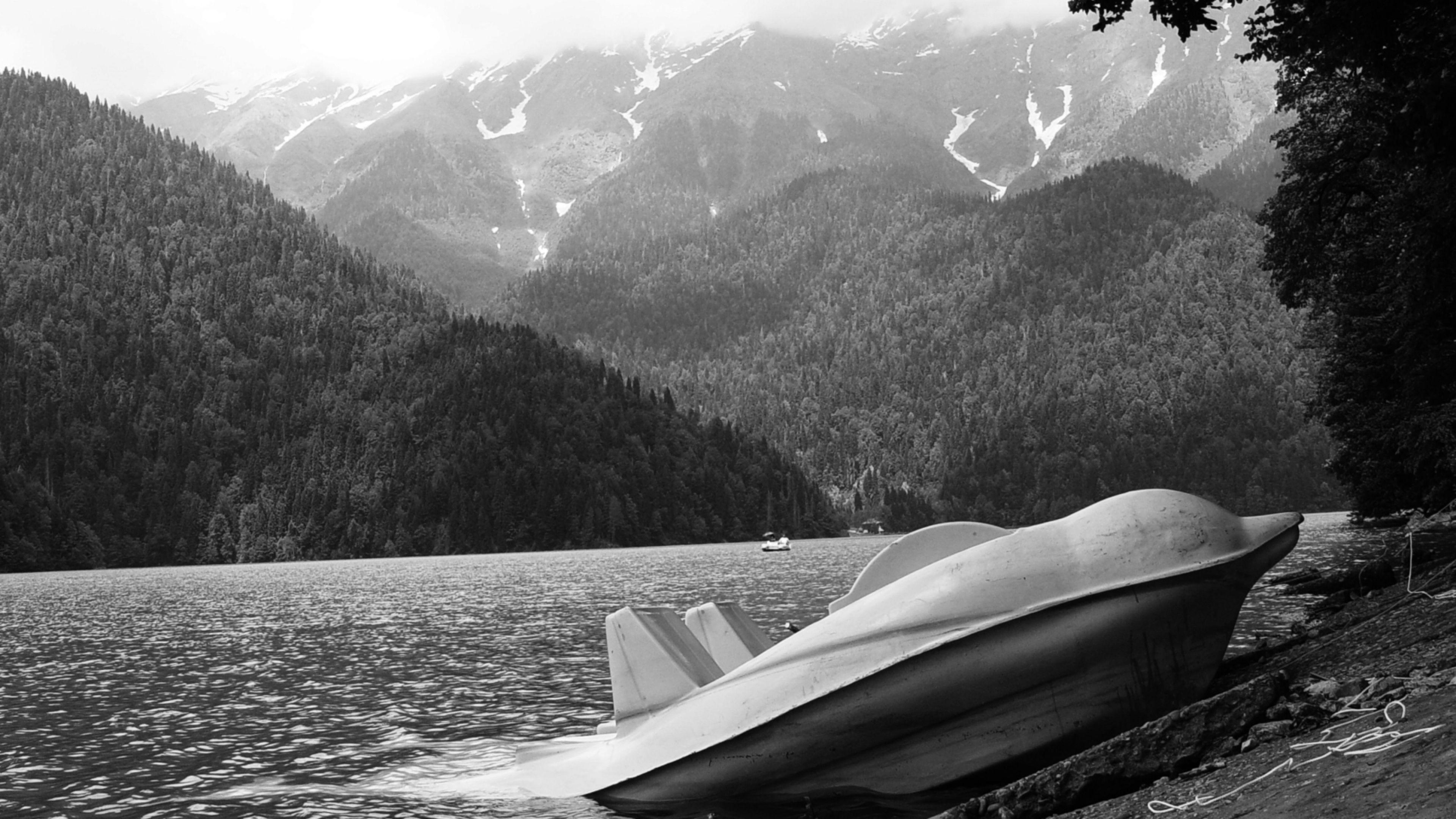 3840x2160 Catamaran Coast Black And White Wallpaper Background 4k Black Nature HD Wallpaper