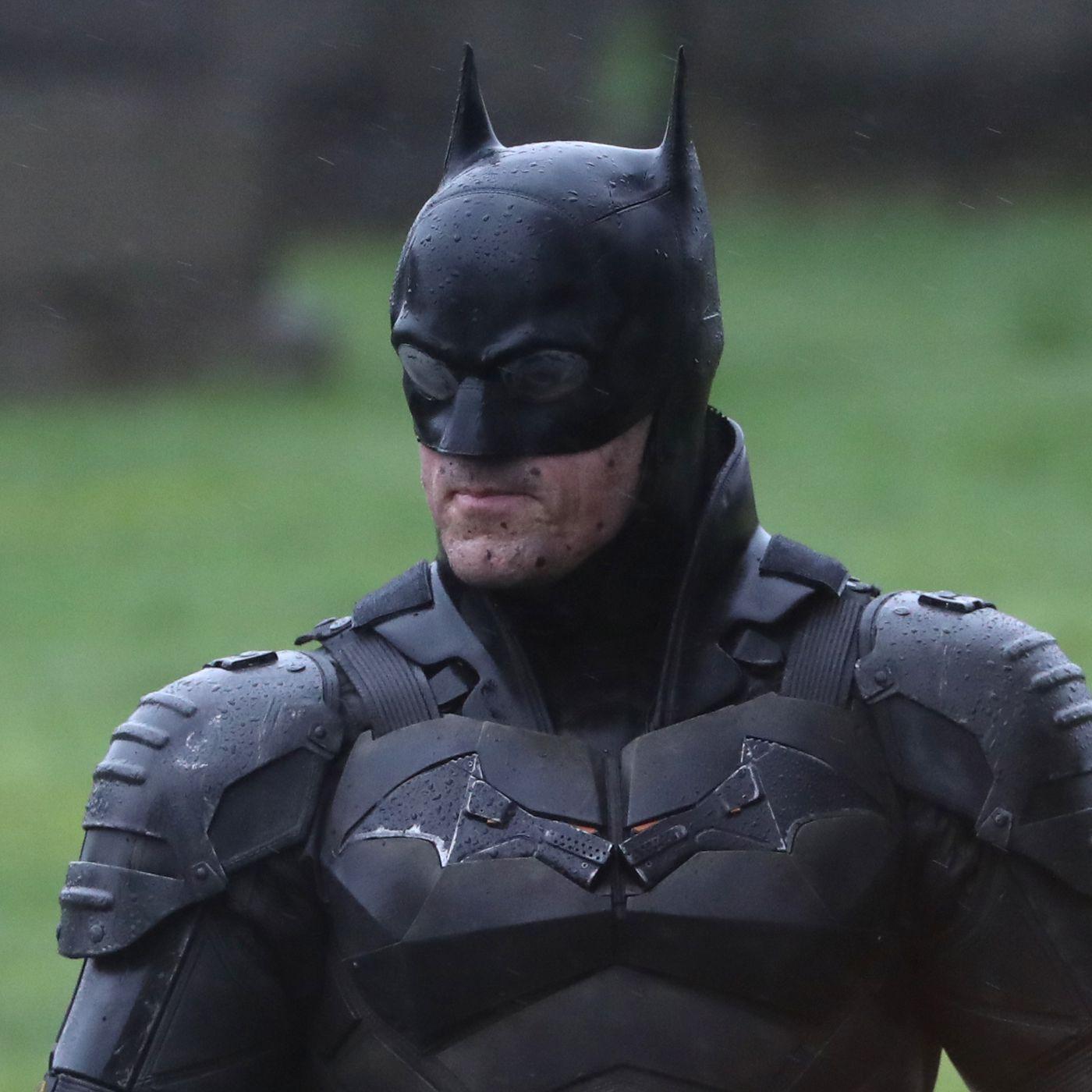 1400x1400 The Batman Set Photo Reveal Pattinson's Full Costume And Bat Bike