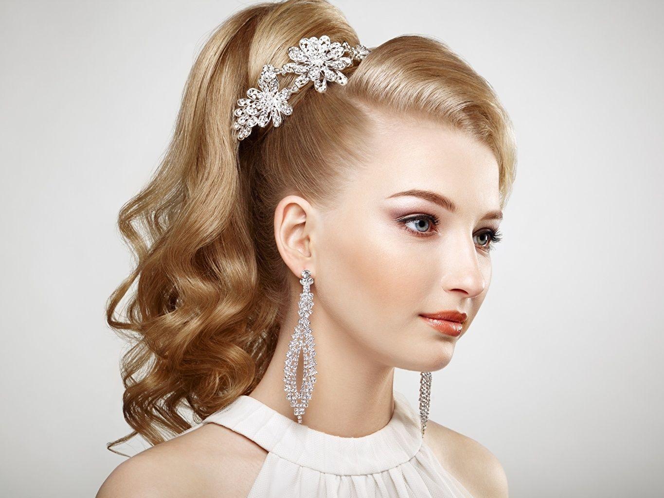 1365x1024 Wallpaper Girls Dark Blonde Beautiful Hair Face hairstyles Earrings