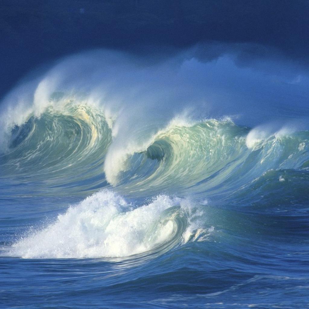 1024x1024 Ocean Waves iPad Wallpaper Free Download