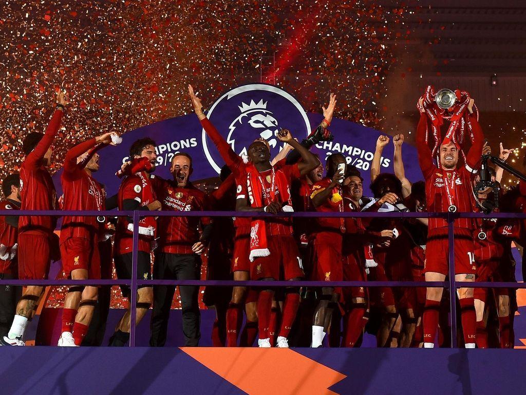 1024x768 Liverpool lift Premier League trophy after thrilling win over Chelsea