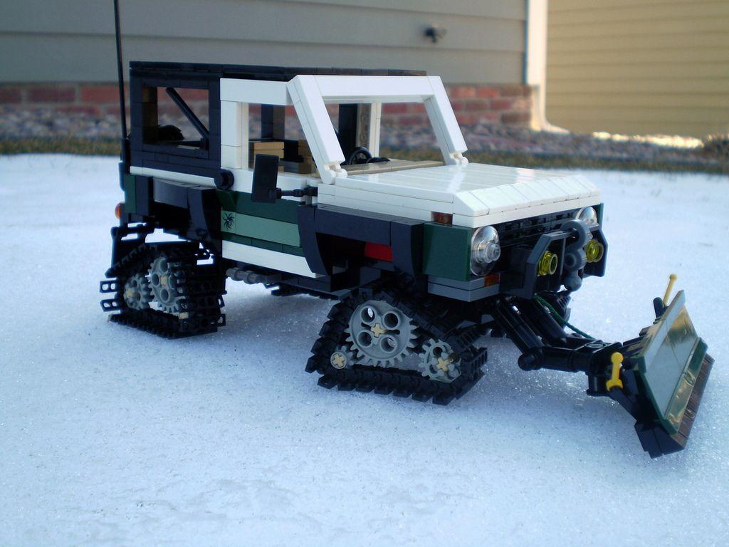 1024x768 Suzuki Samurai Snow Vehicle. A fragile little Suzuki 4x4 am