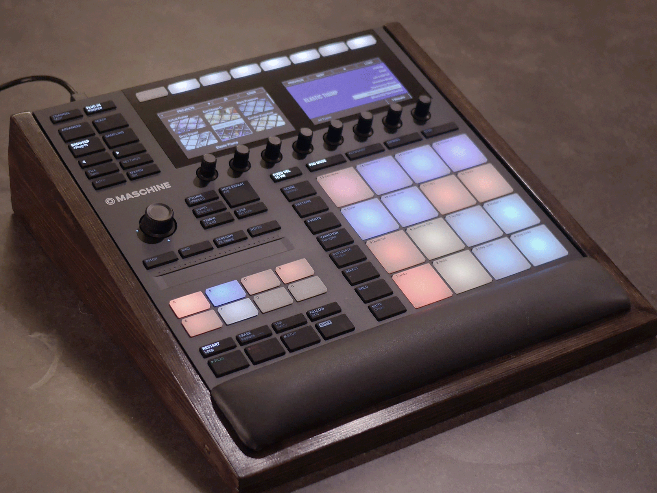 2272x1704 Maschine MK3 Stand w/ Hand Rest. Recording studio design, Recording studio home, Home studio music