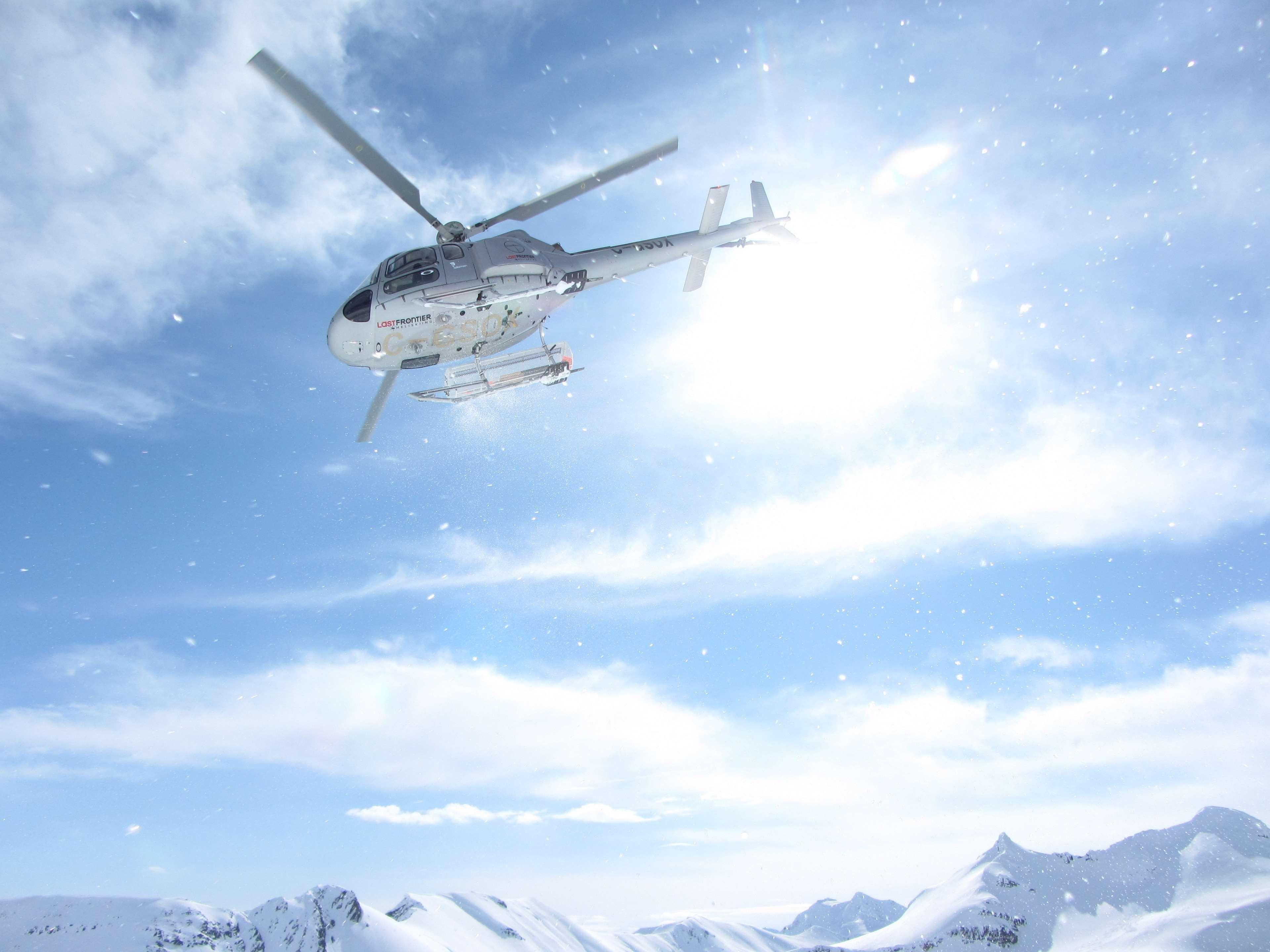 3840x2880 canada alaska, helicopter, heliskiing heli skiing 4k wallpaper