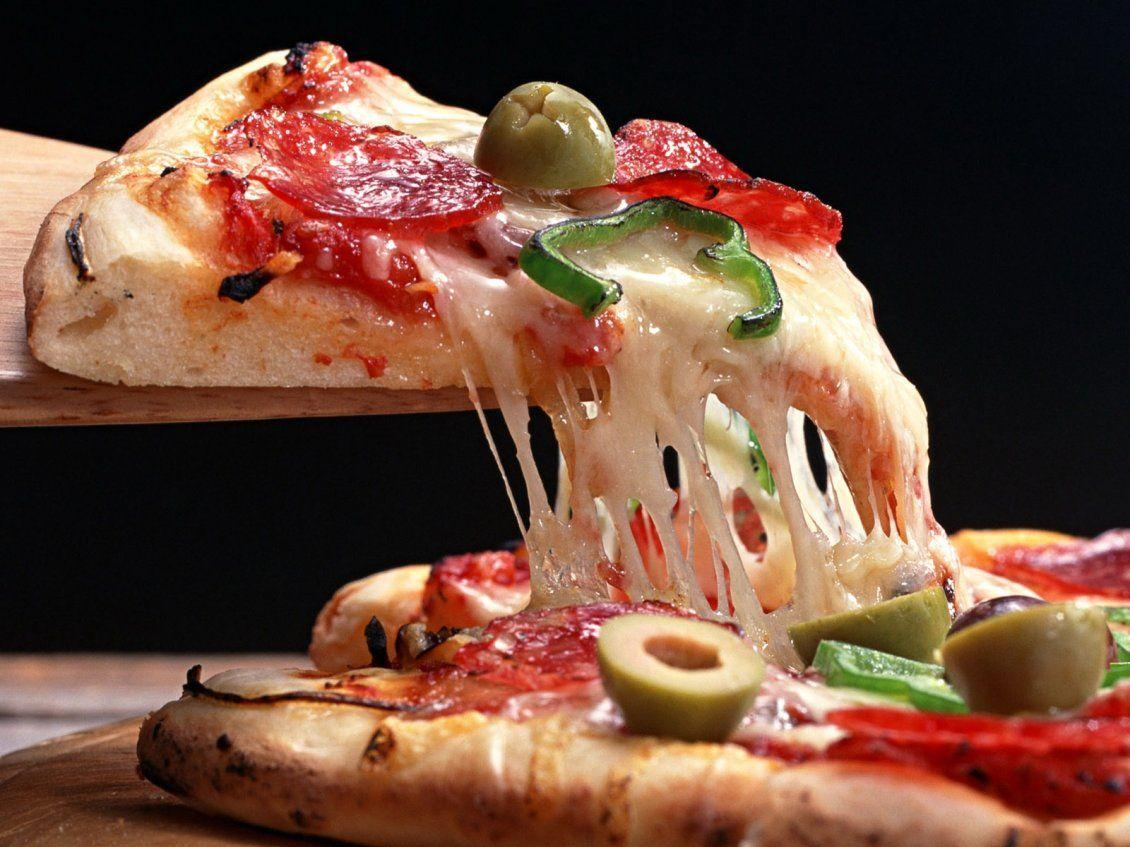 1130x847 Hot cheese stretches slice of pizza