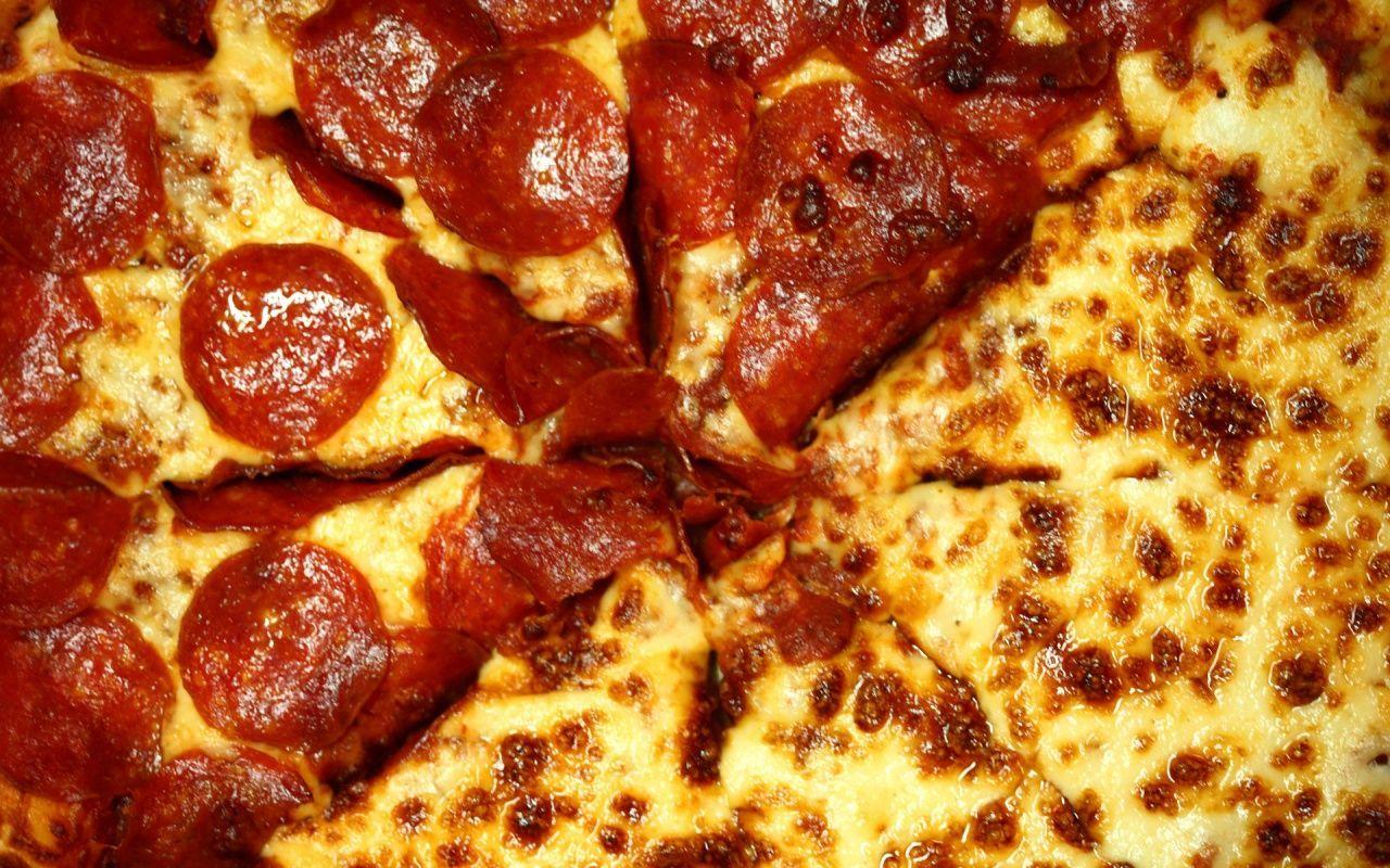 Pepperoni Pizza Wallpapers Top Free Pepperoni Pizza Backgrounds WallpaperAccess