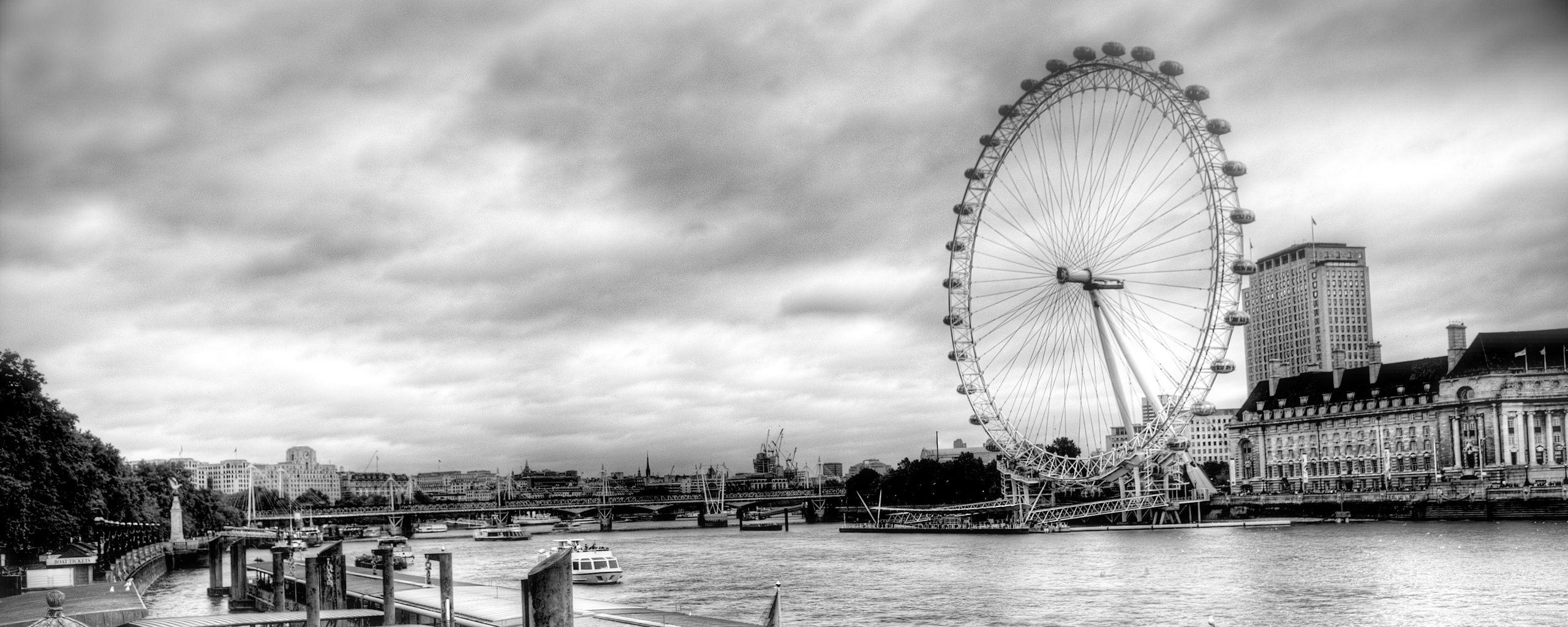 2560x1024 Black And White London Wallpaper