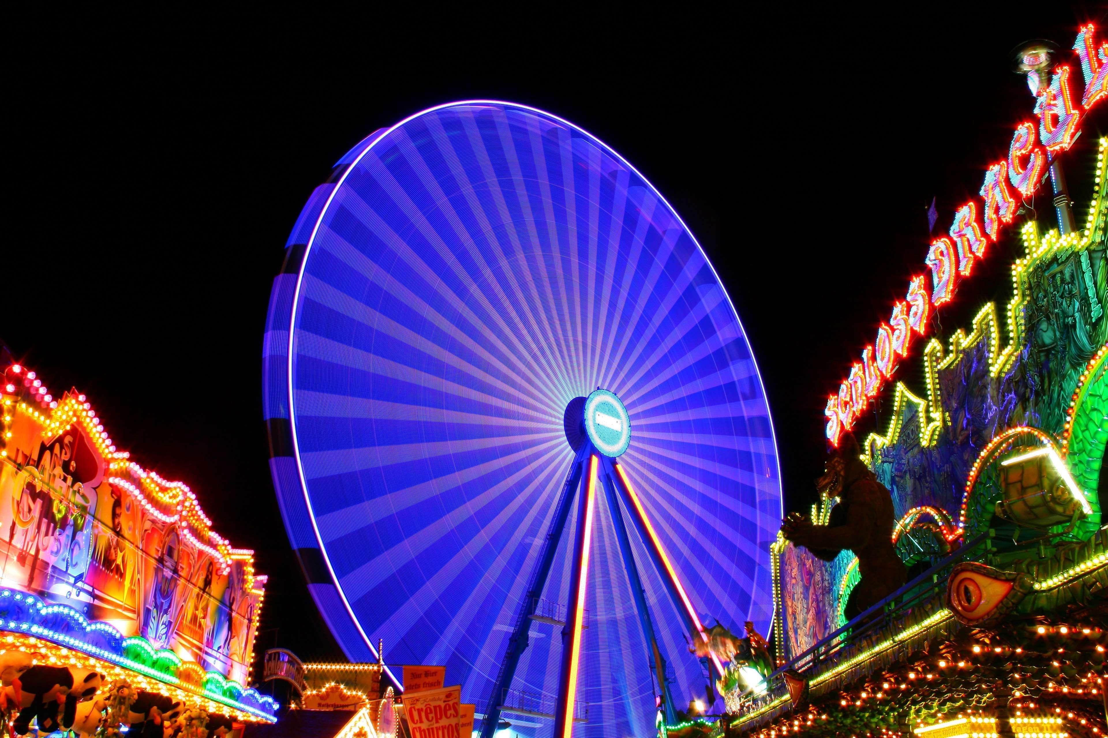 3840x2560 Fairground ferris wheel background