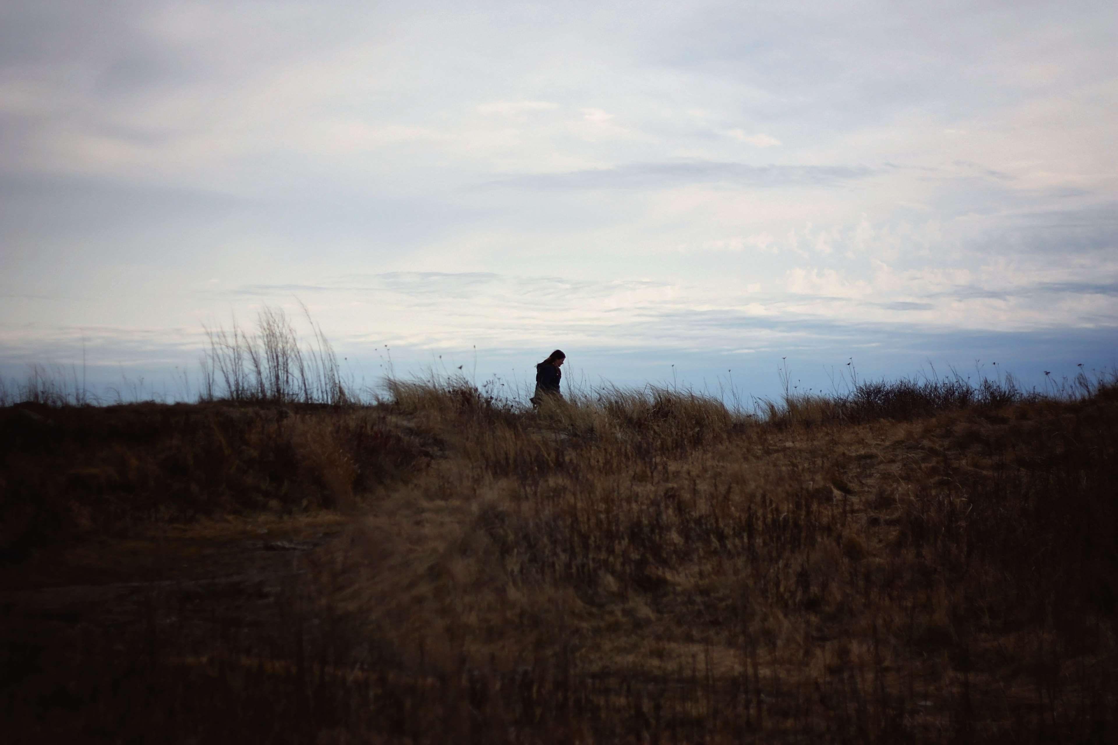 3840x2560 alone, beach, cold, girl, lonely, new england, ocean, peaceful, sad, walking, winter, woman 4k wallpaper. Mocah.org HD Desktop Wallpaper