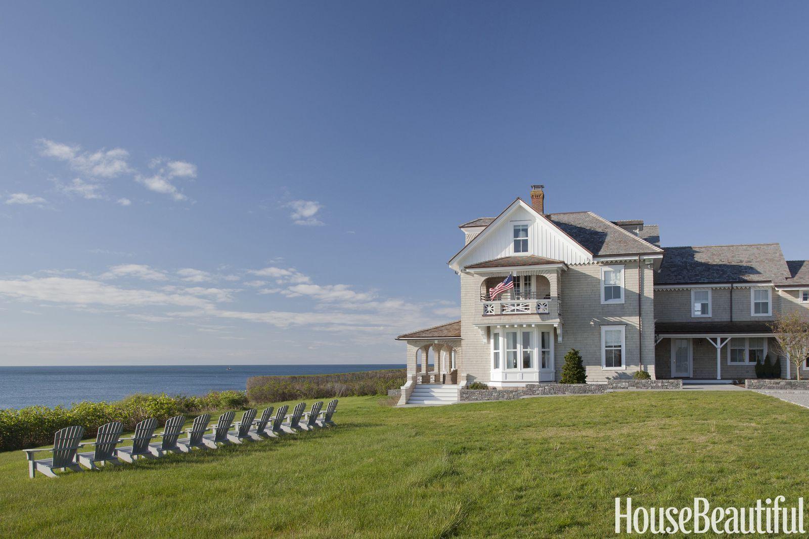1600x1066 Luxurious Wallpaper Dresses Up This Victorian Beach House. Beach house style, New england homes, Fancy houses