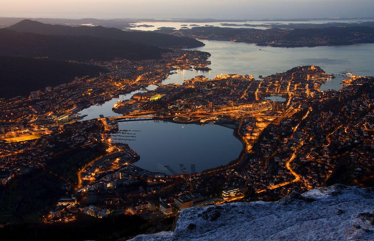 1280x825 Bergen, Norway at dusk (photographed from the top of Mount Ulriken) [1280x825]