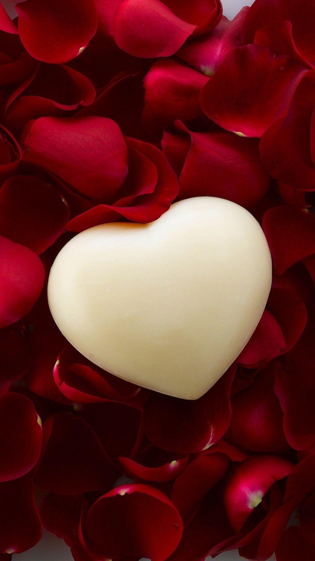 Romantic Love Heart Wallpapers - Top Free Romantic Love Heart Backgrounds -  WallpaperAccess