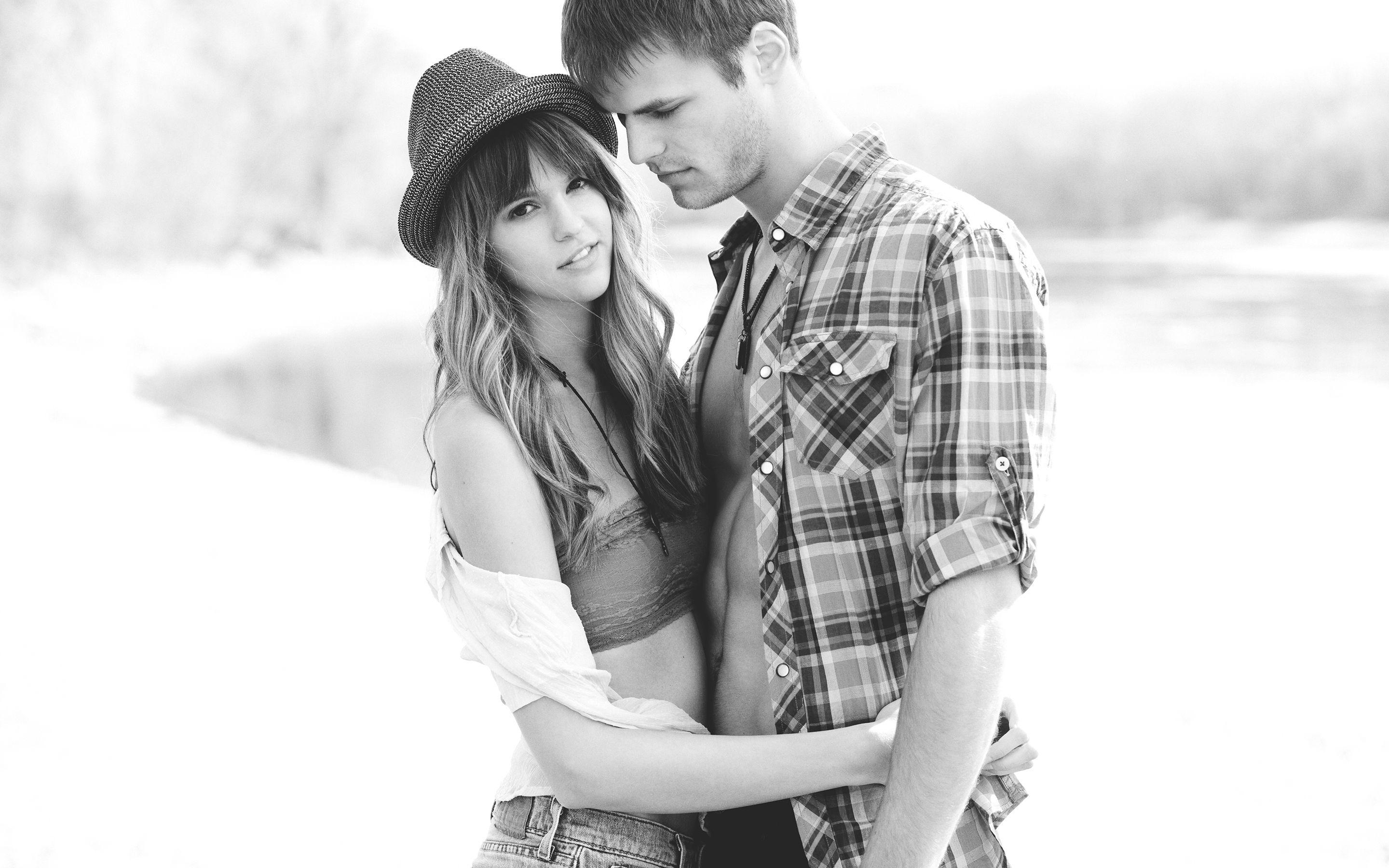 2880x1800 Young couple love