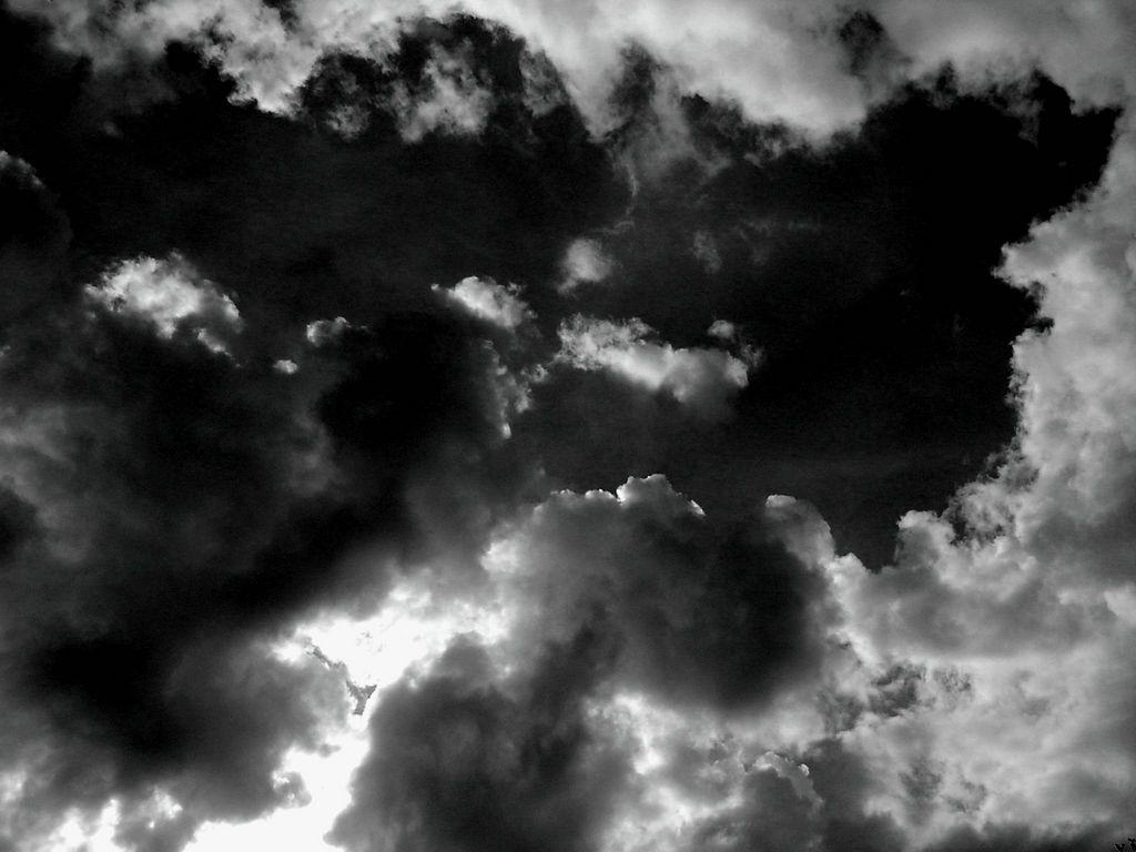 1024x768 Black Cloud Wallpaper HD
