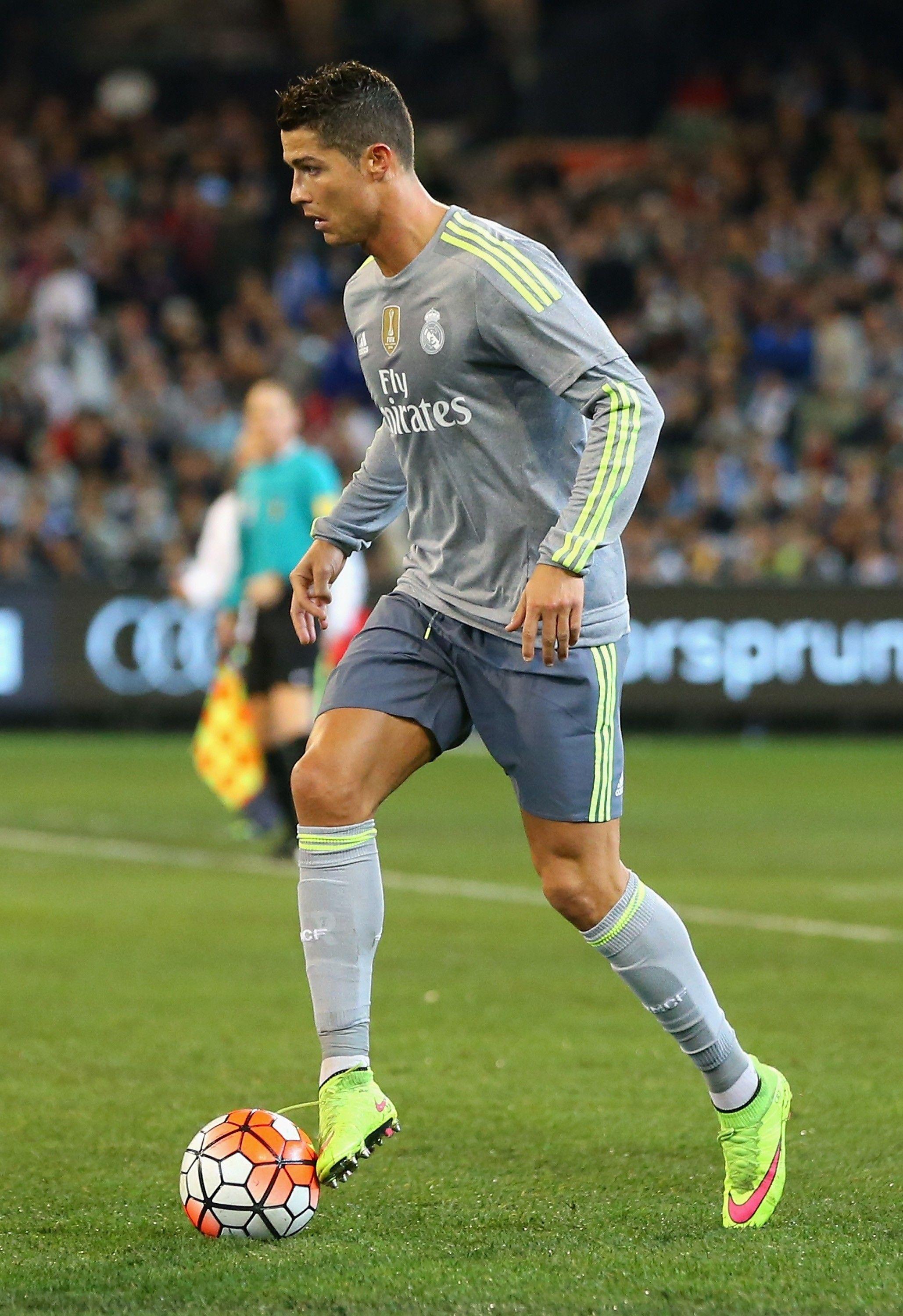 2058x3000 Cristiano Ronaldo Wallpaper HD
